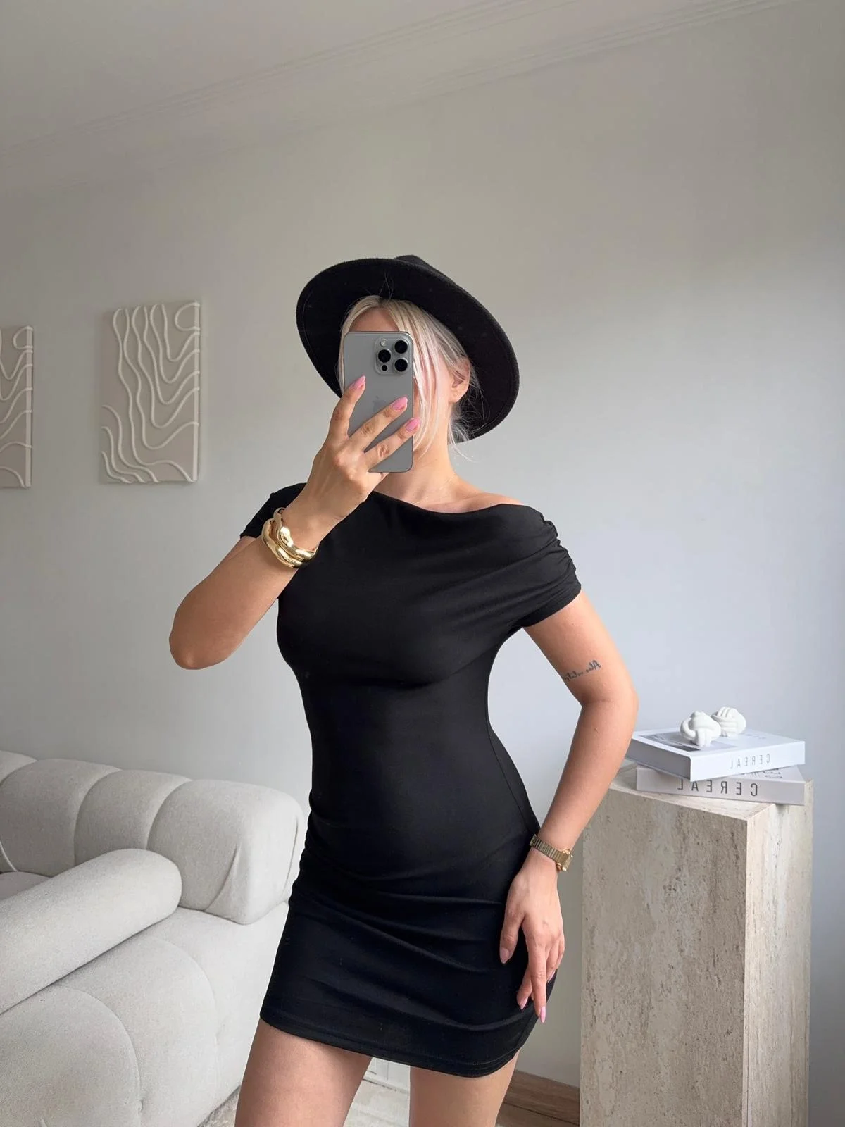 Kayık Yaka Vücuda Oturan Mini Elbise - SİYAH