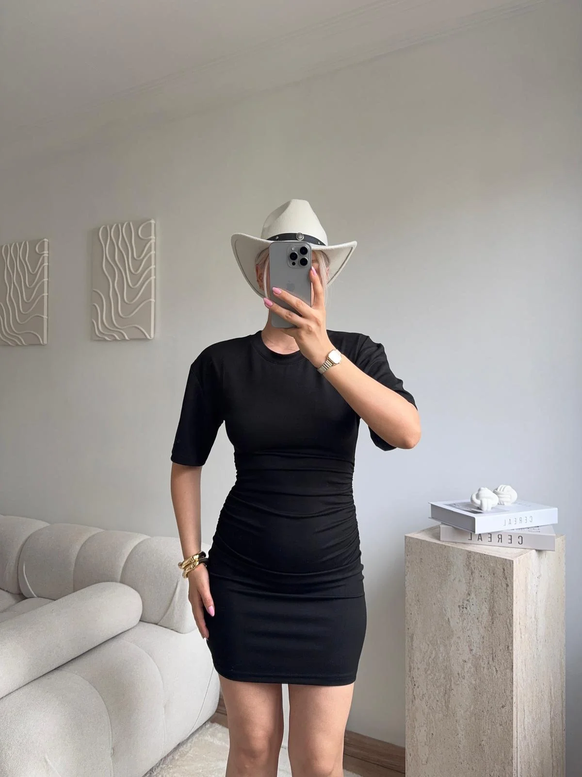 Kısa Kollu Vücuda Oturan Mini Elbise