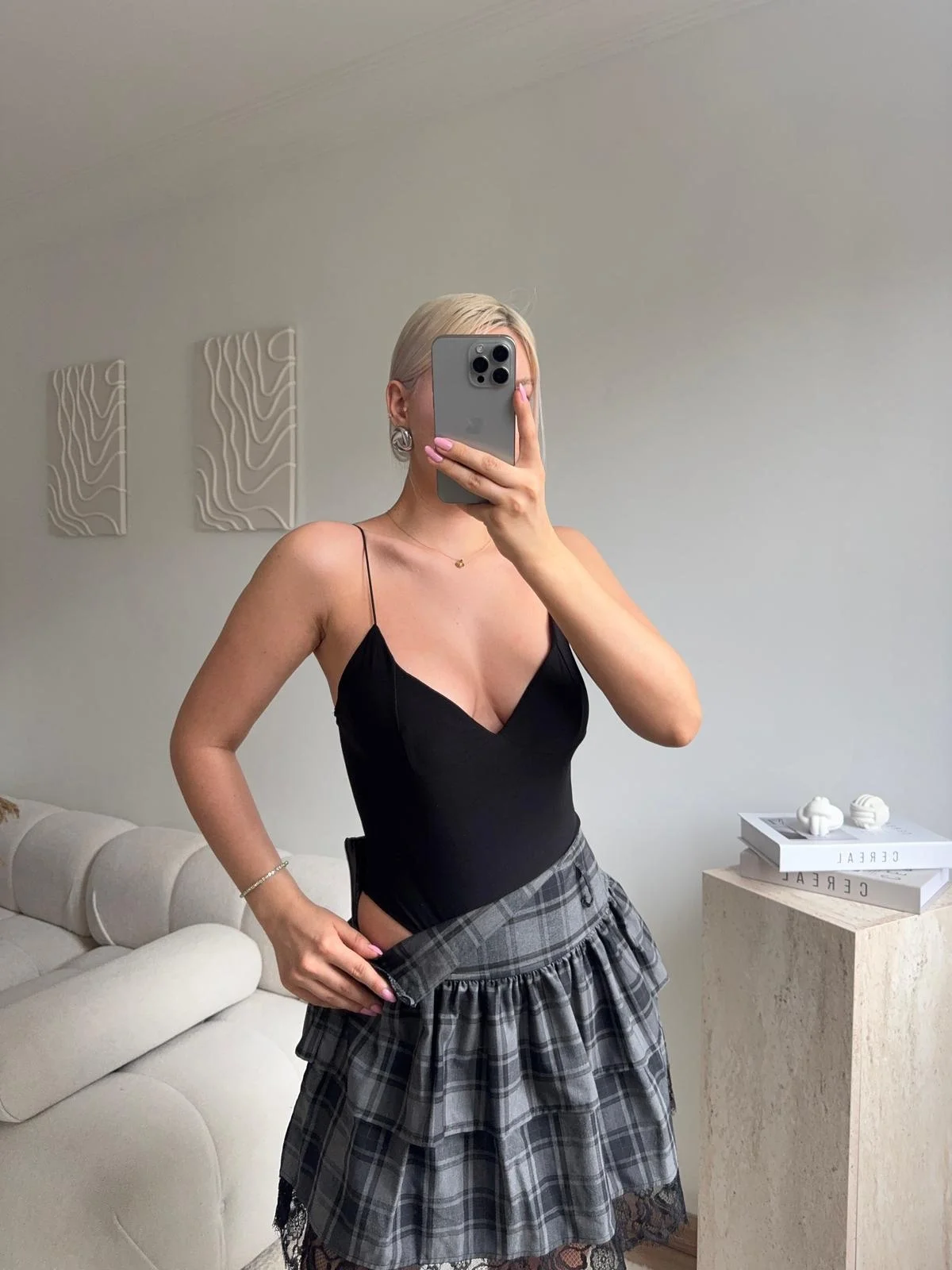 İp Askılı V Yaka Sırt Dekolteli Bodysuit - SİYAH