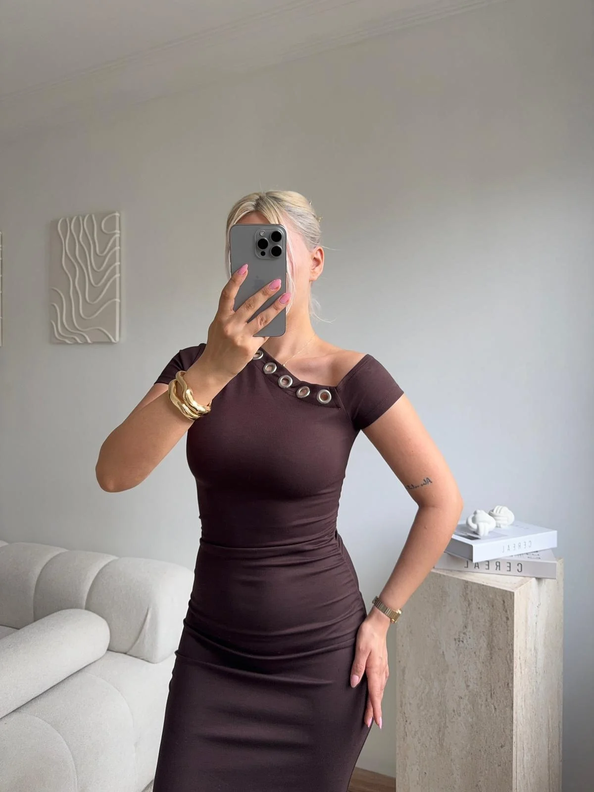 Asimetrik Yaka Halka Detaylı Midi Elbise - KAHVE