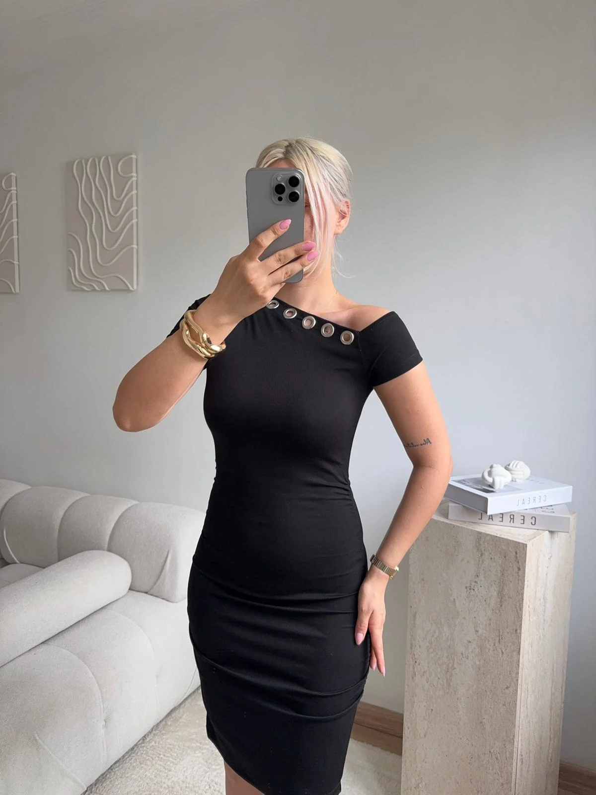 Asimetrik Yaka Halka Detaylı Midi Elbise - SİYAH