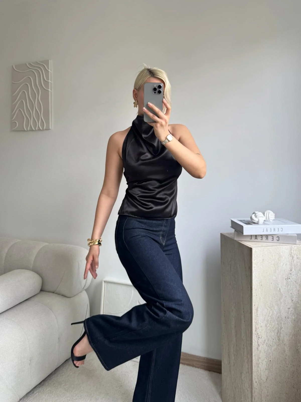 Saten Halter Yaka Sırtı Açık Dökümlü Bluz - SİYAH