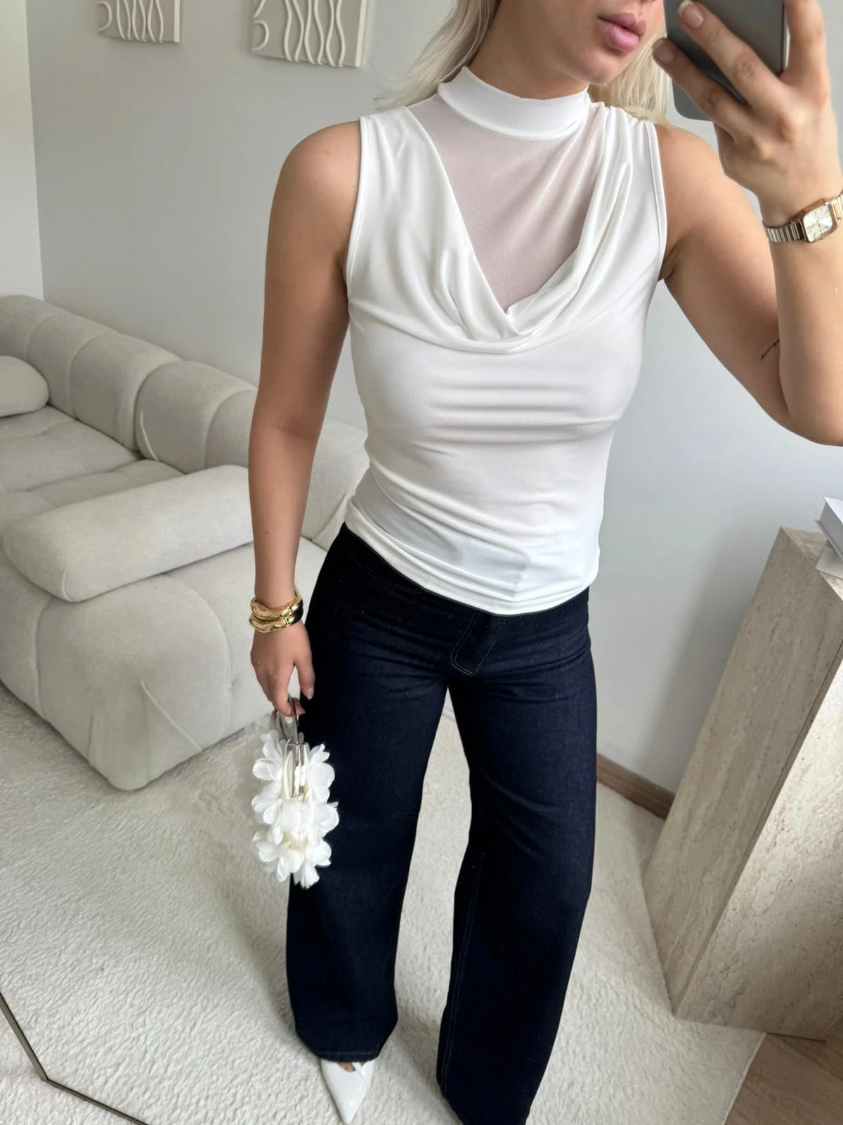 Transparan Tül Detaylı Yarım Balıkçı Yaka Kolsuz Bluz - BEYAZ