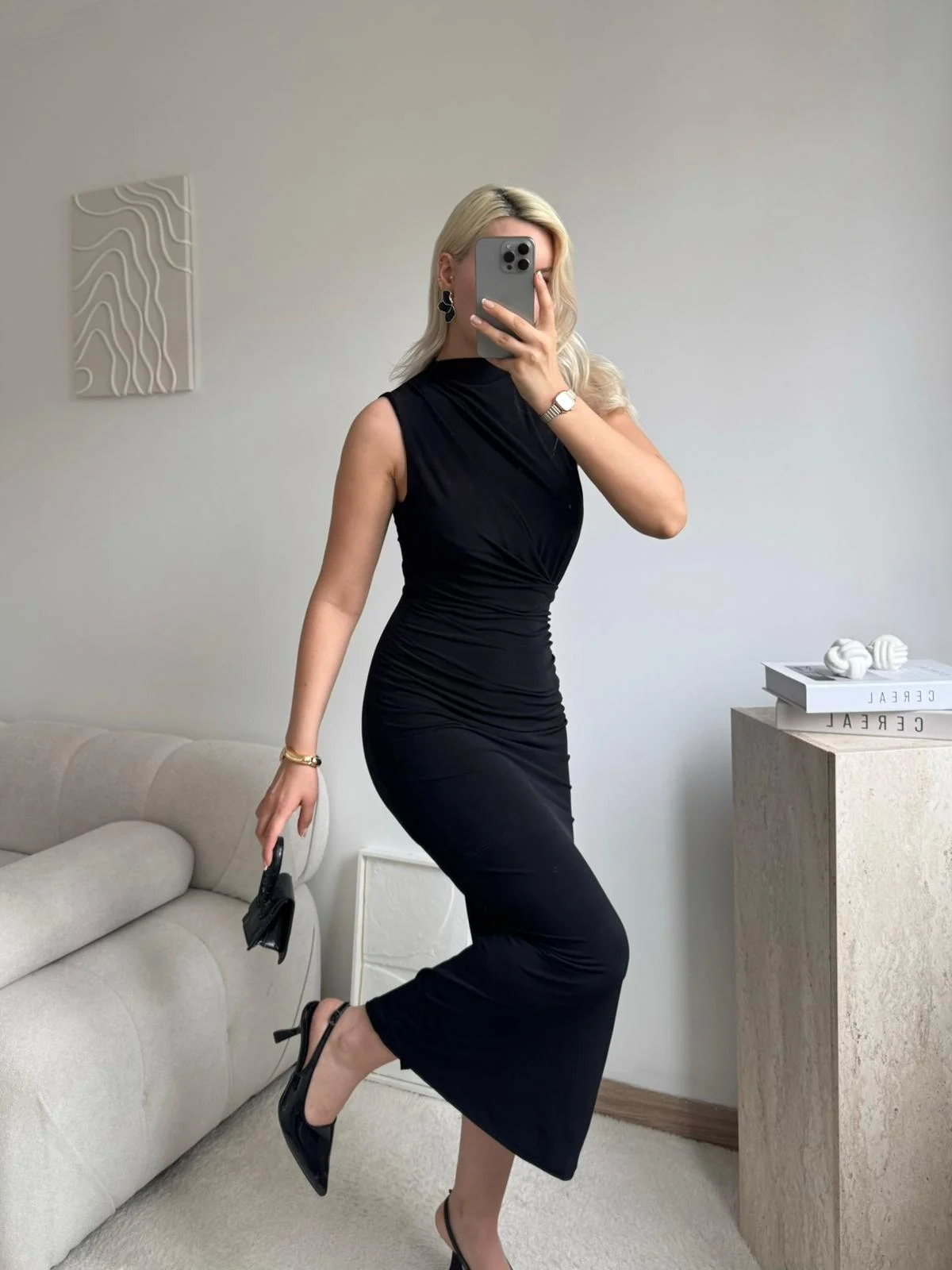 Dik Yaka Drapeli Elbise - SİYAH