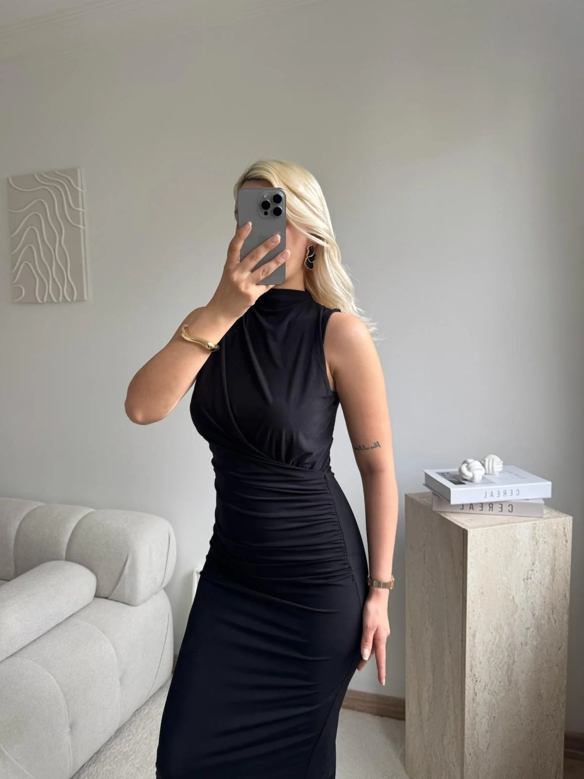 Dik Yaka Drapeli Elbise - SİYAH