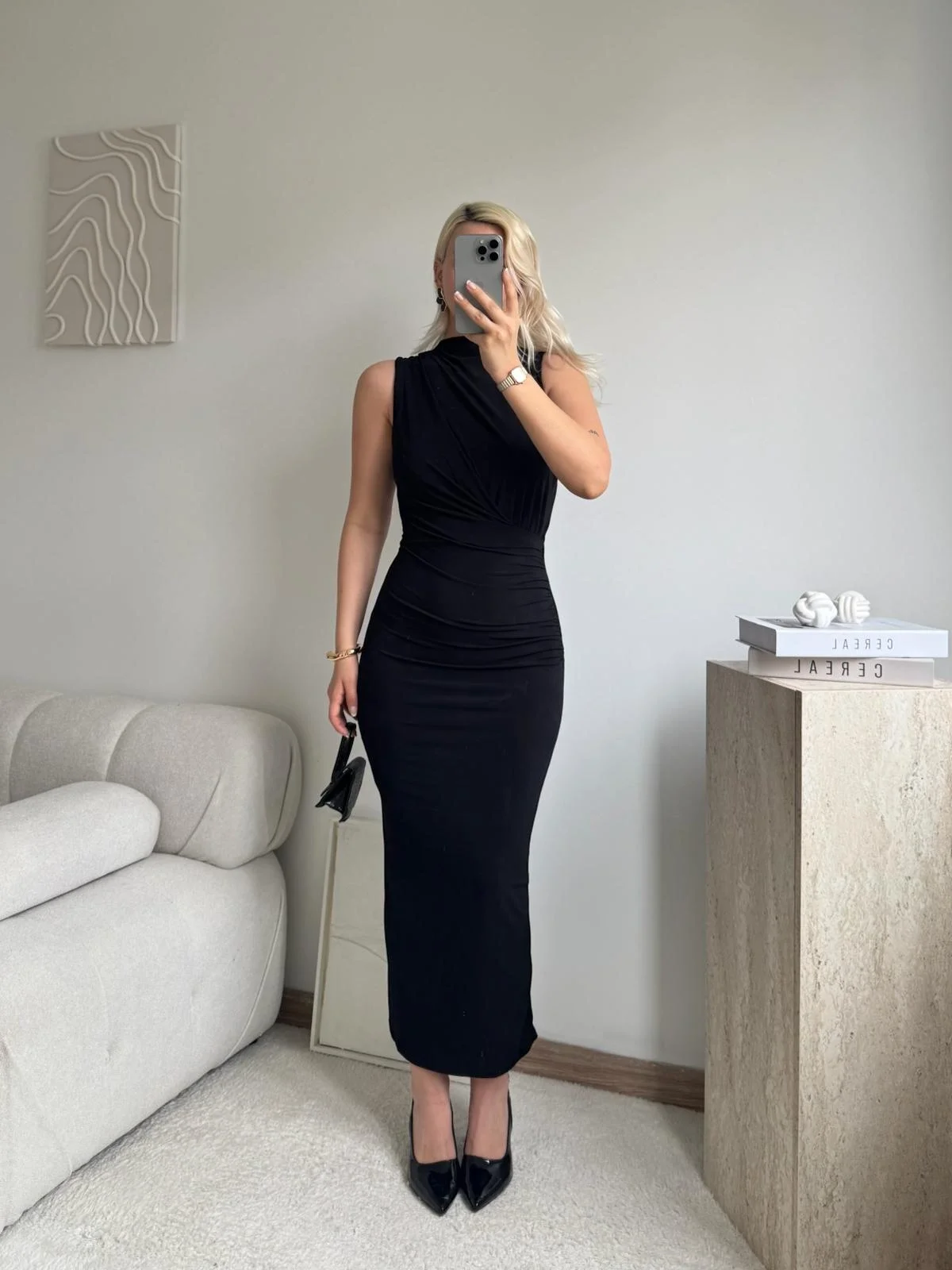 Dik Yaka Drapeli Elbise - SİYAH