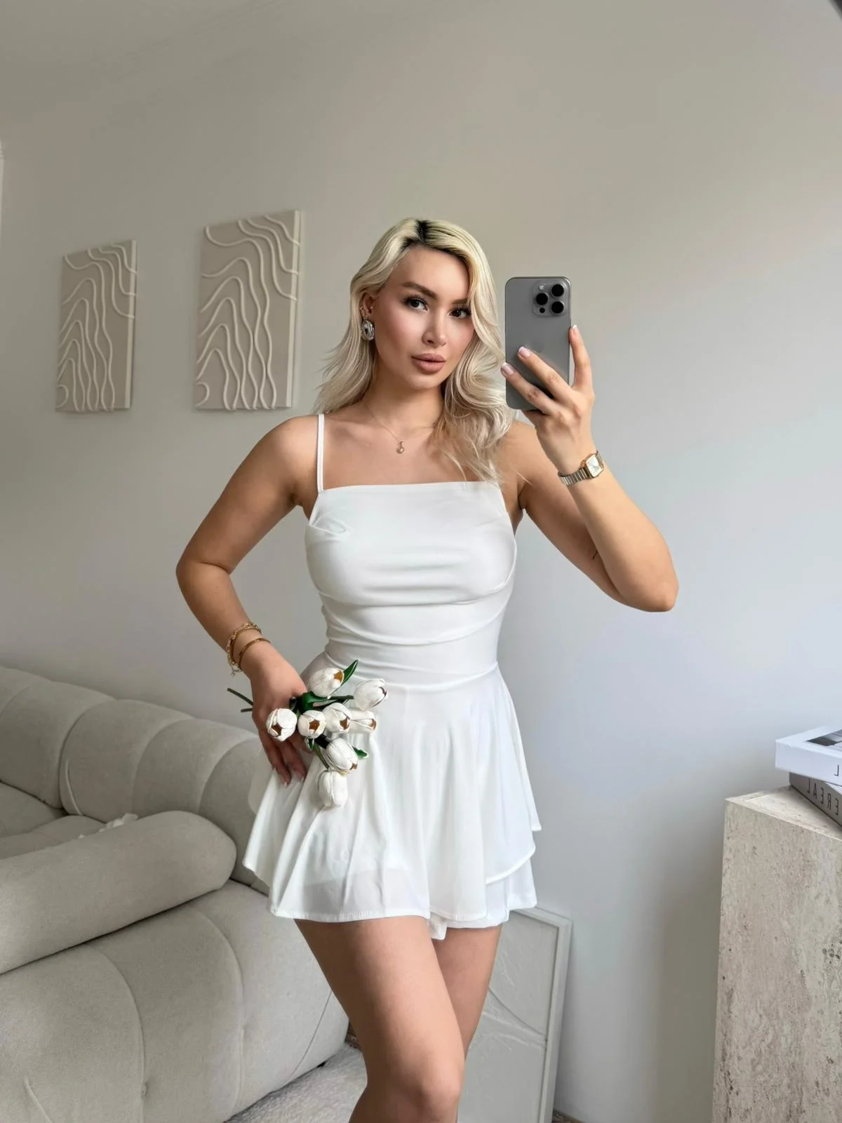 Eteği Volan Şortlu Elbise - BEYAZ