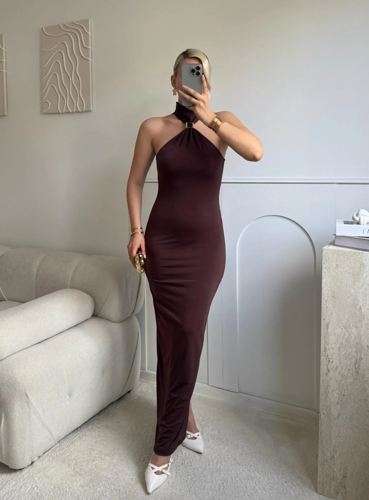 Halter Yaka Metal Aksesuar Detaylı Maxi Elbise - KAHVE