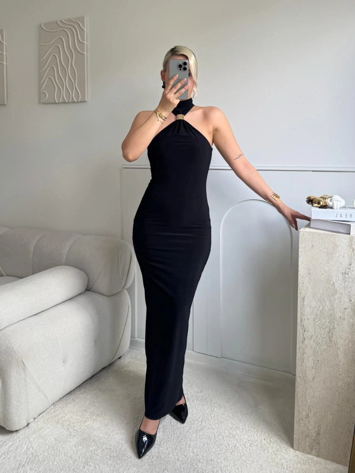 Halter Yaka Metal Aksesuar Detaylı Maxi Elbise - SİYAH