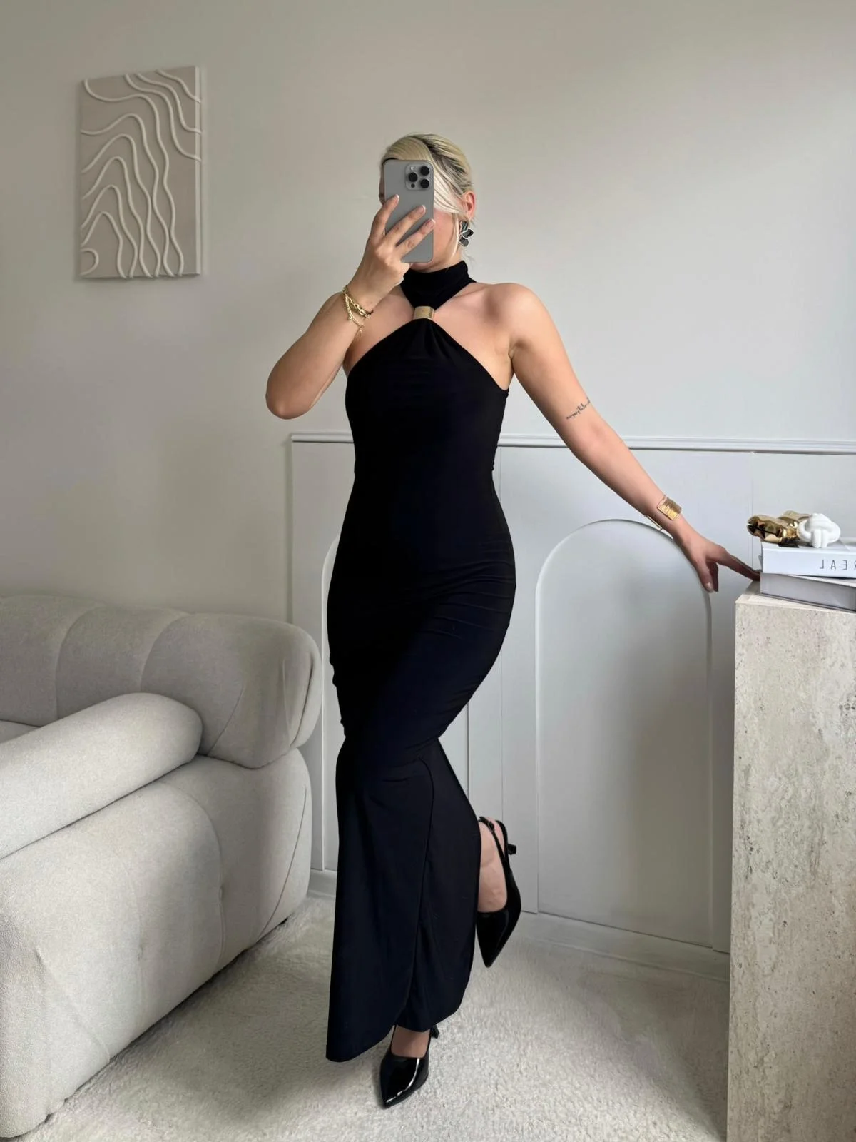 Halter Yaka Metal Aksesuar Detaylı Maxi Elbise - SİYAH