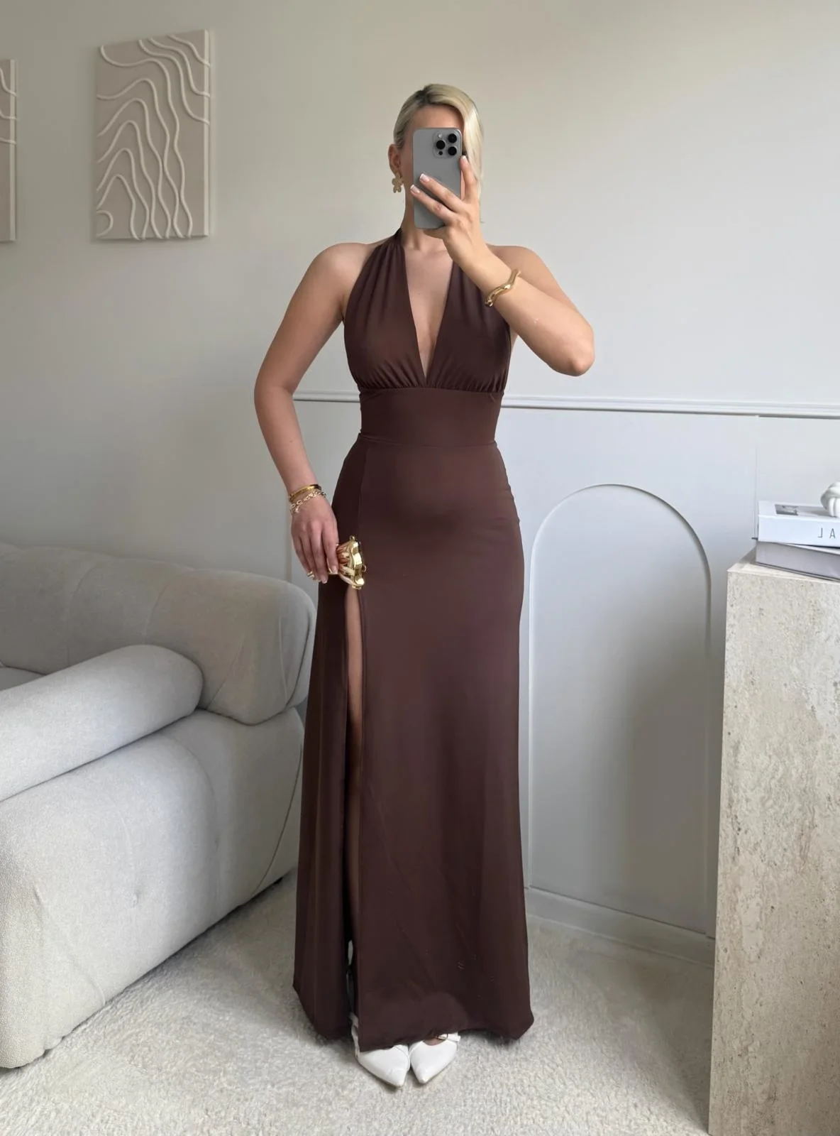 Halter Yaka Sırt Bağlamalı Yırtmaçlı Maxi Elbise - KAHVE