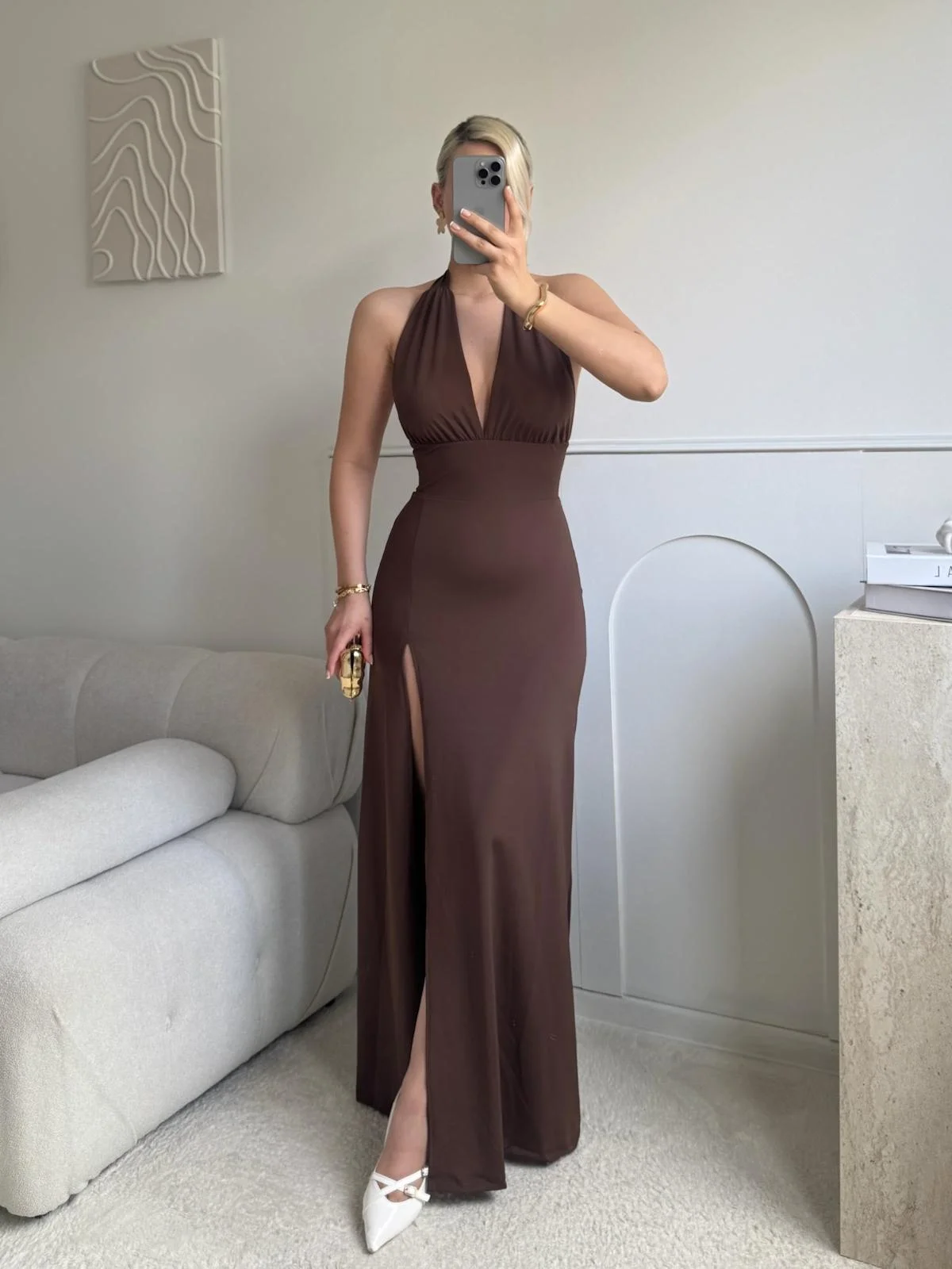 Halter Yaka Sırt Bağlamalı Yırtmaçlı Maxi Elbise - KAHVE