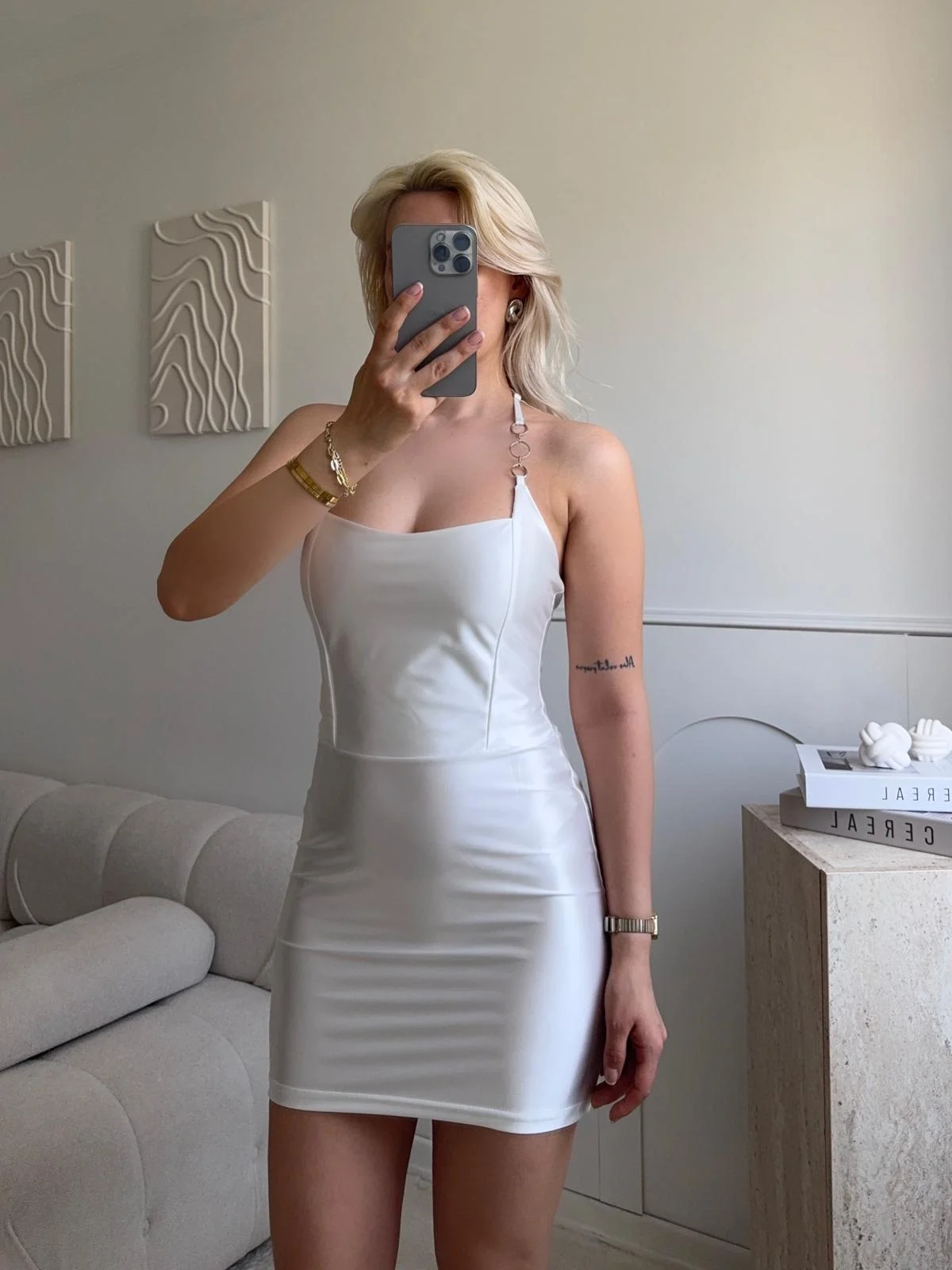 Aksesuarlı Saten Mini Elbise - BEYAZ
