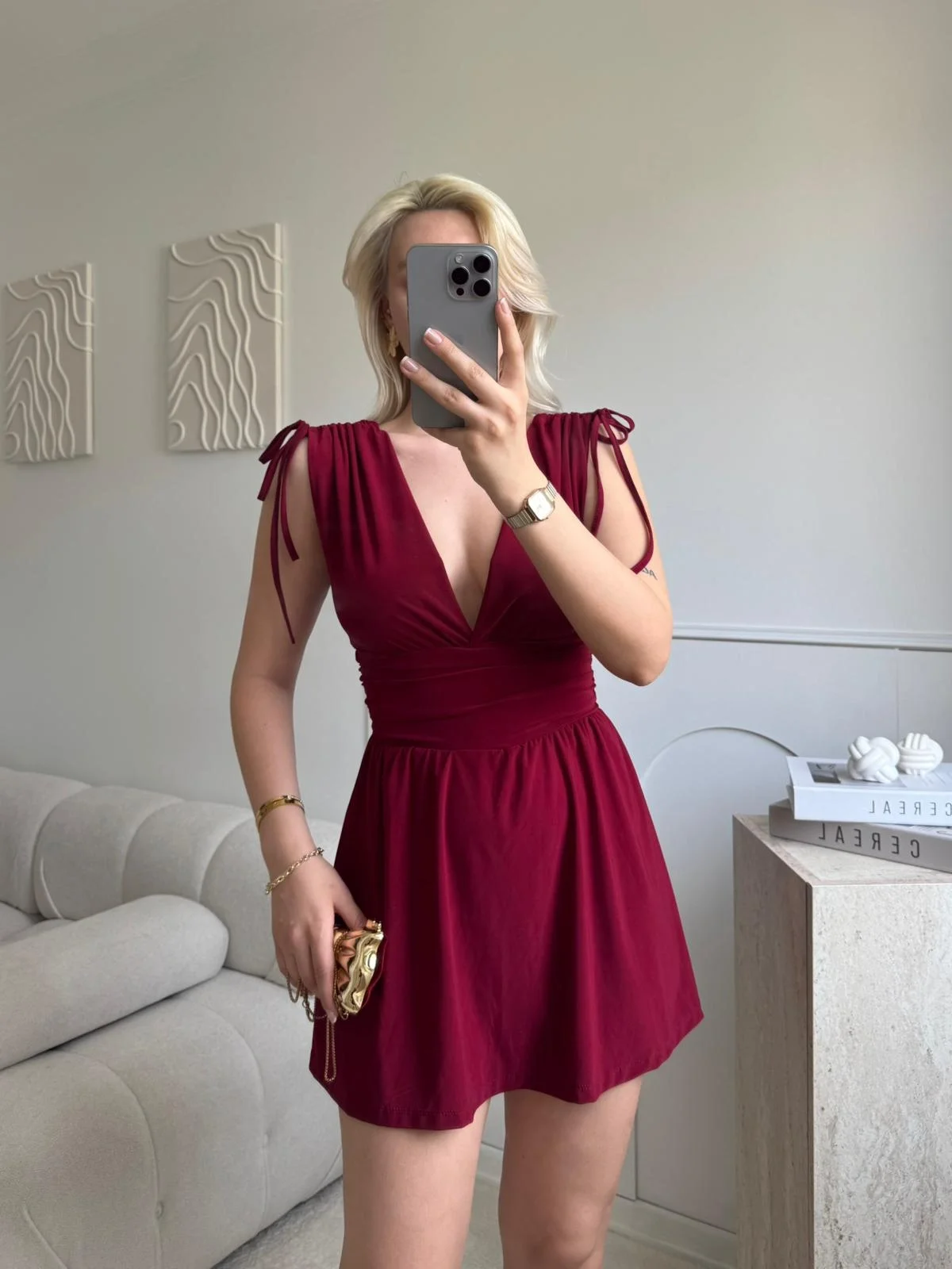 V Yaka Bel Oturtmalı Mini Elbise - BORDO
