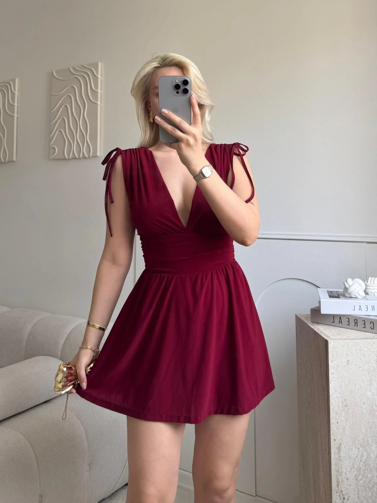 V Yaka Bel Oturtmalı Mini Elbise - BORDO