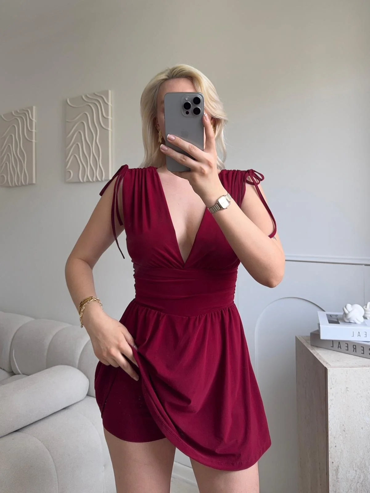 V Yaka Bel Oturtmalı Mini Elbise - BORDO