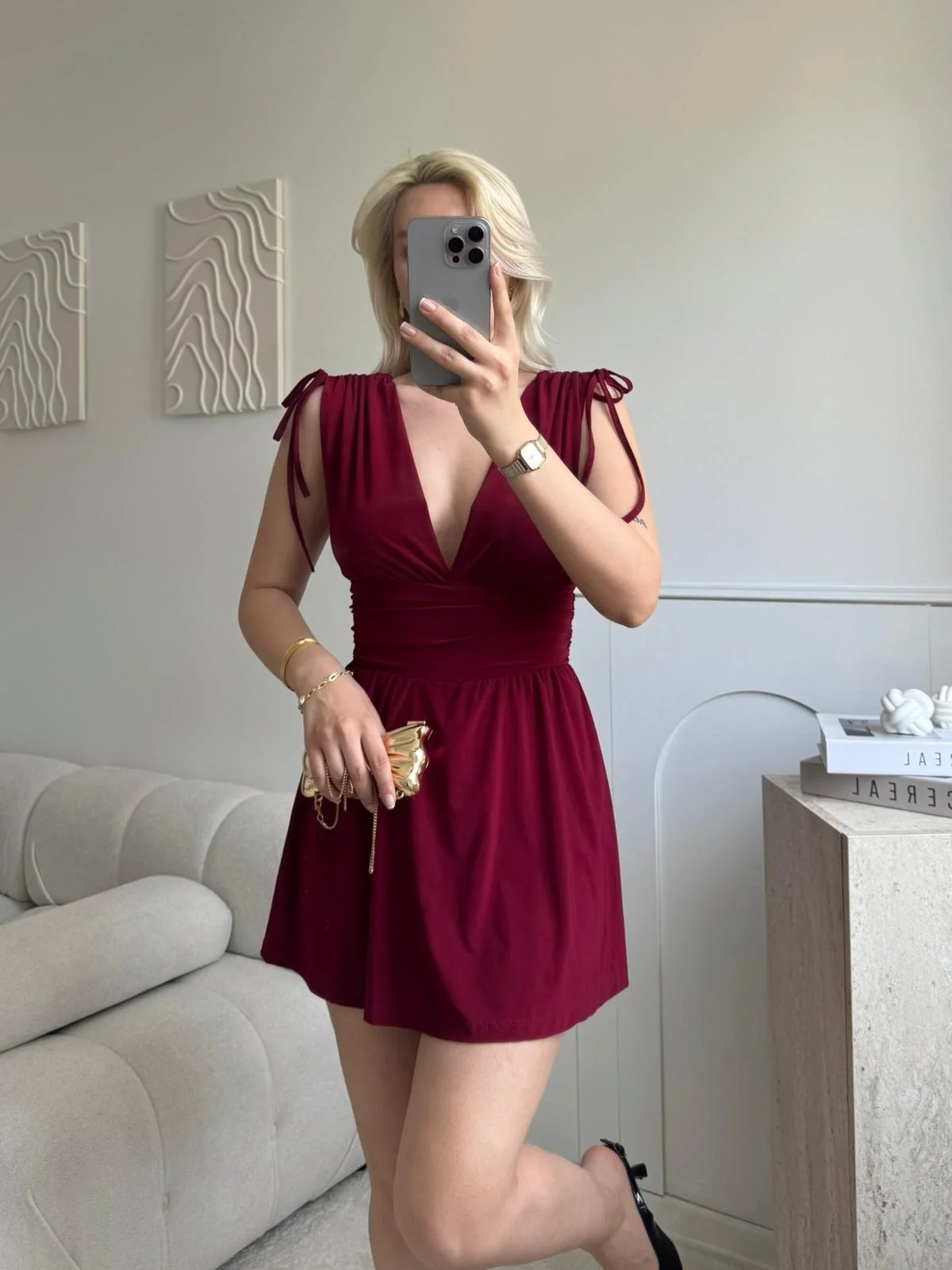 V Yaka Bel Oturtmalı Mini Elbise - BORDO