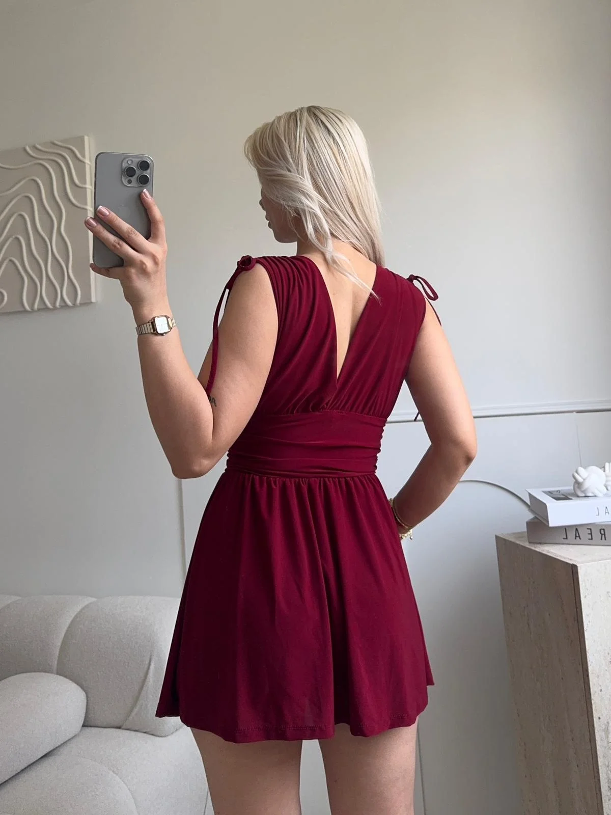 V Yaka Bel Oturtmalı Mini Elbise - BORDO