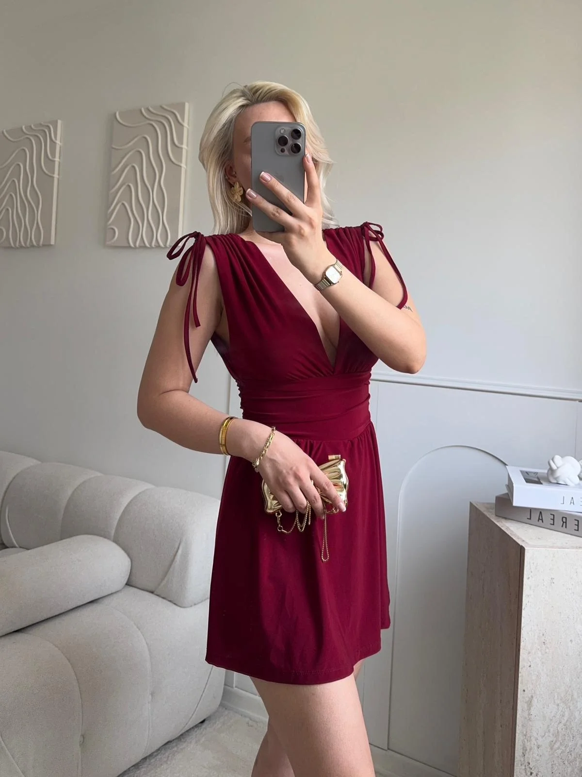 V Yaka Bel Oturtmalı Mini Elbise - BORDO