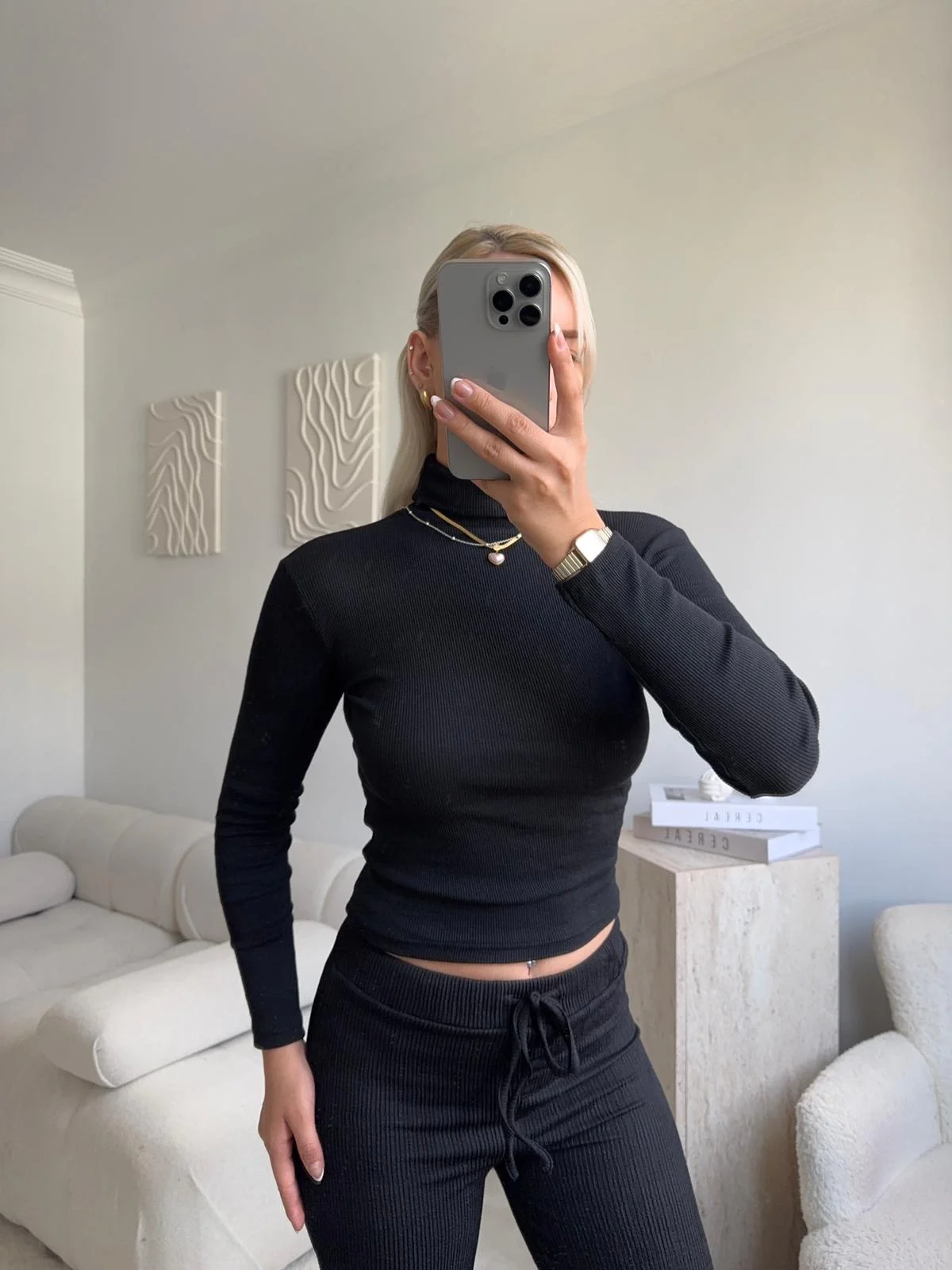 Basic Balıkçı Yaka Fit Bluz - SİYAH