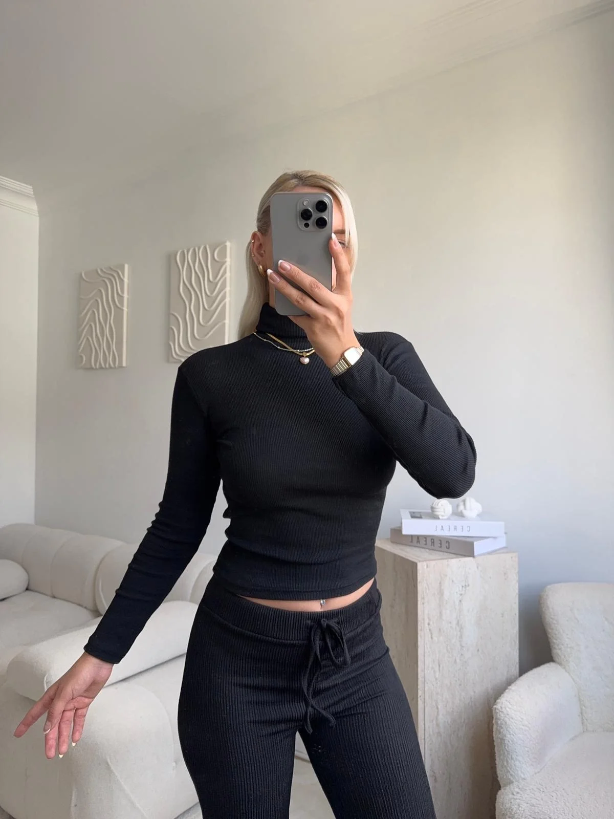 Basic Balıkçı Yaka Fit Bluz - SİYAH