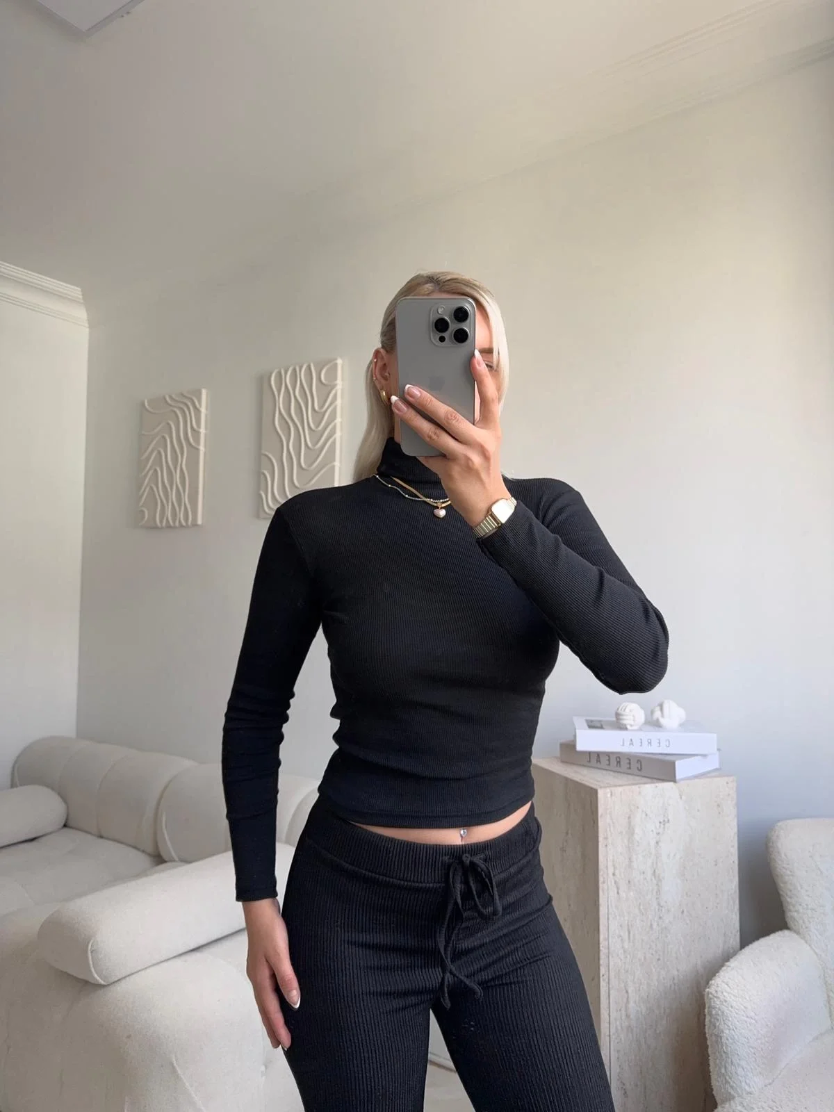 Basic Balıkçı Yaka Fit Bluz - SİYAH