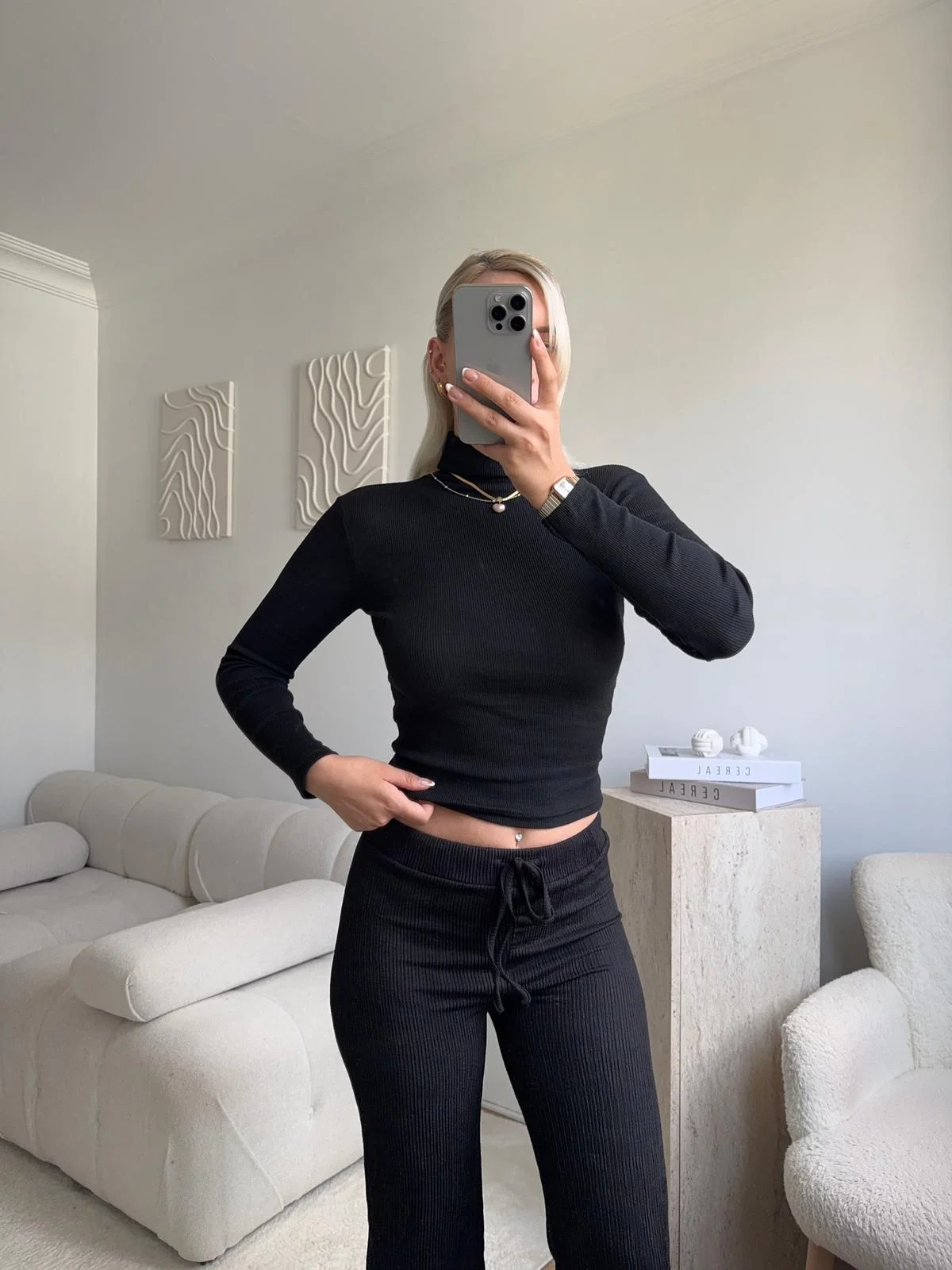 Basic Balıkçı Yaka Fit Bluz - SİYAH