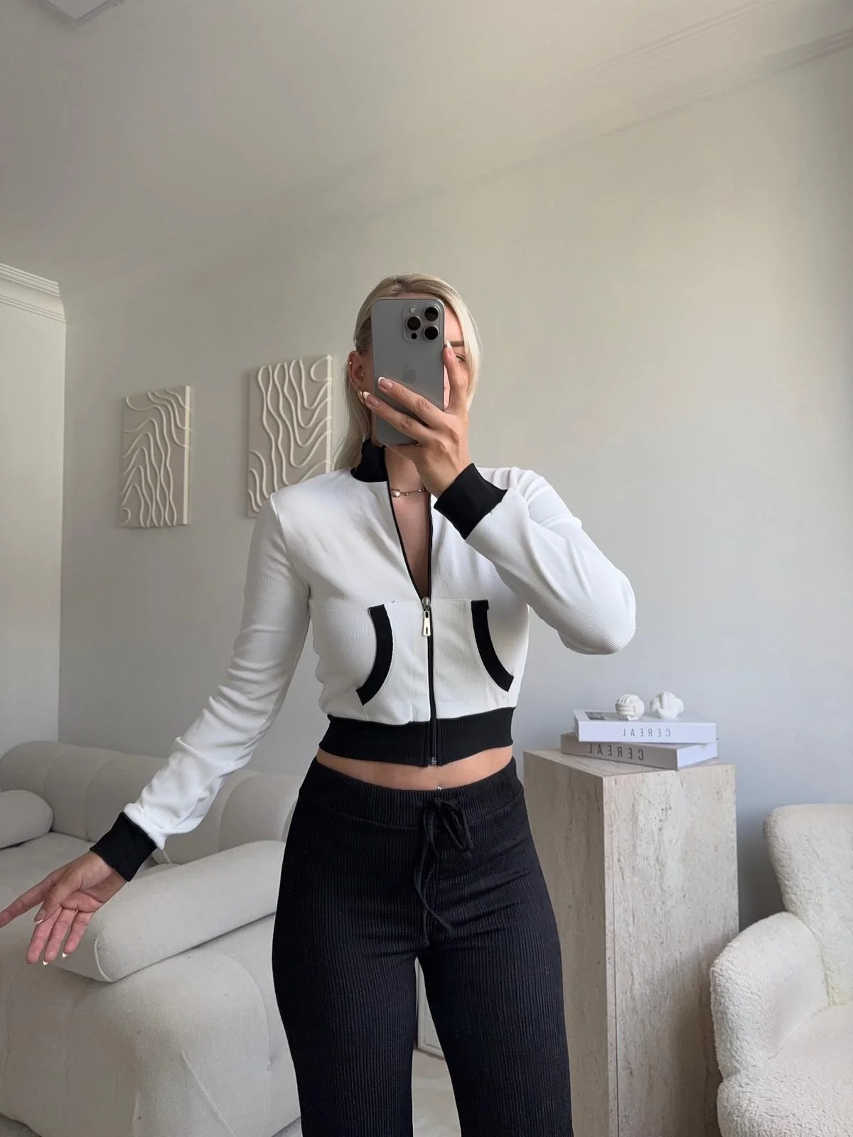 Biyeli Crop Hırka - BEYAZ