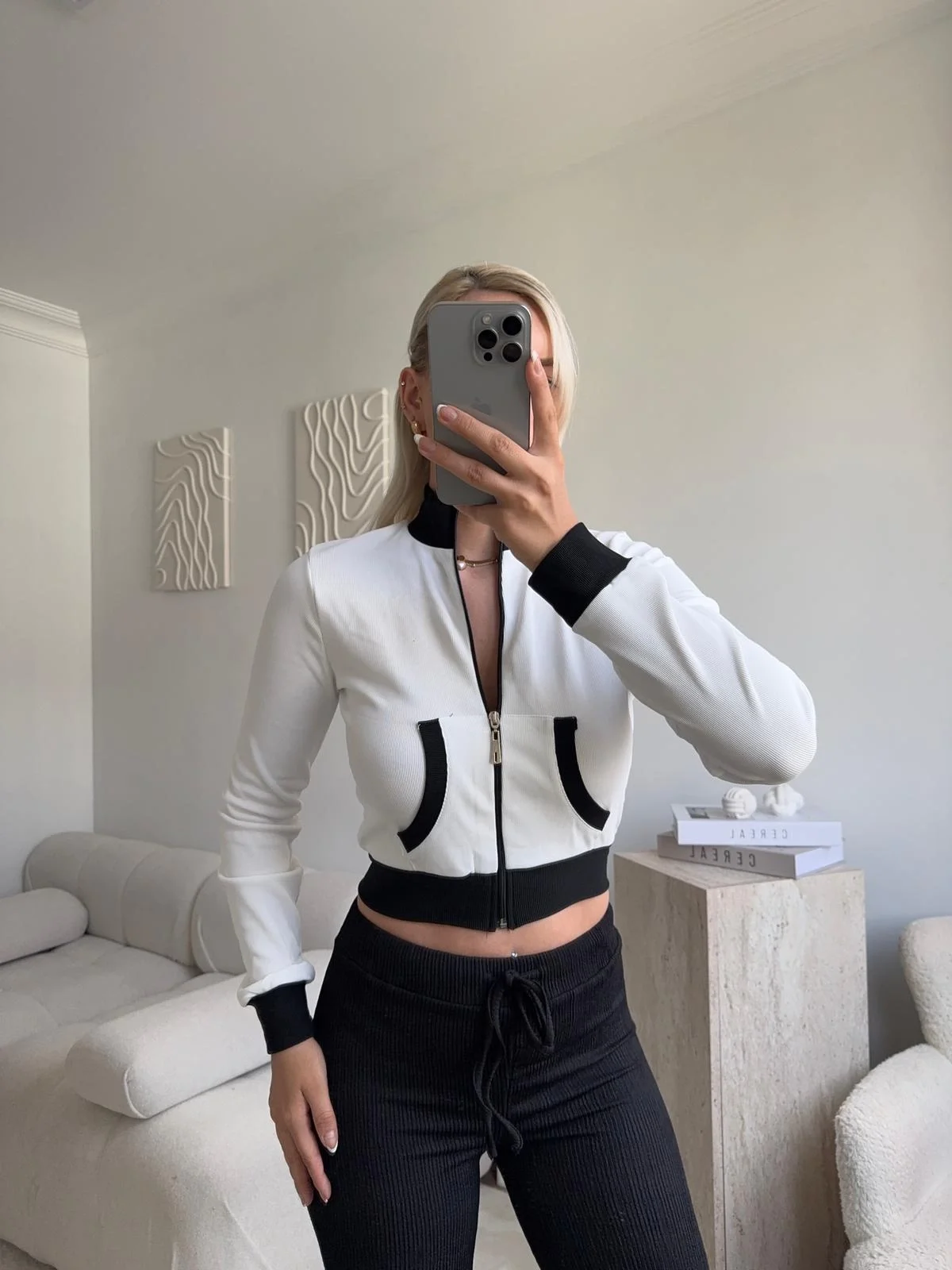 Biyeli Crop Hırka - BEYAZ