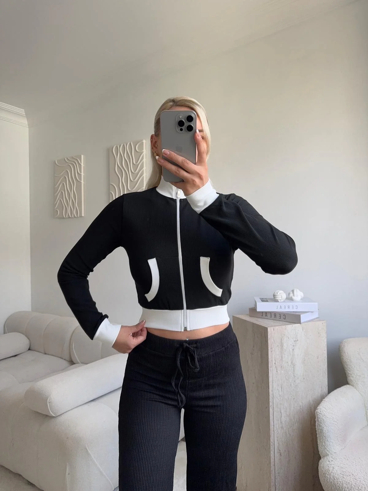 Biyeli Crop Hırka - SİYAH