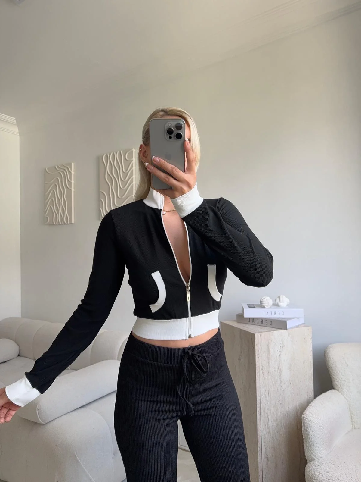 Biyeli Crop Hırka - SİYAH