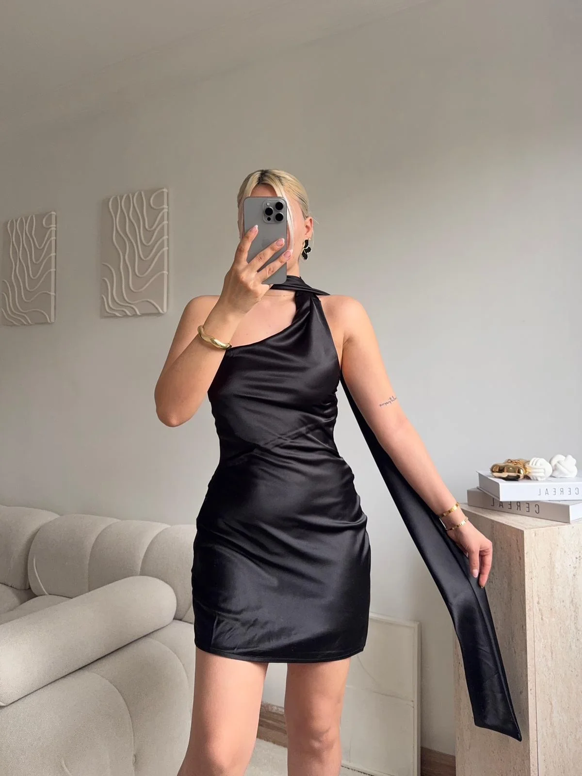 Boyundan Bağlamalı Saten Mini Elbise - SİYAH