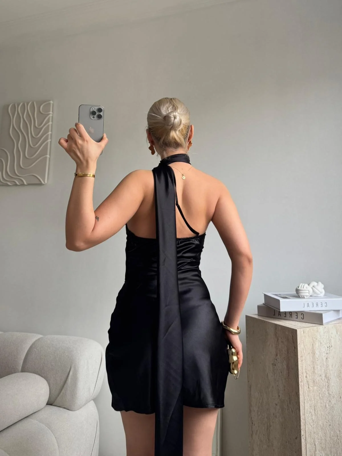 Boyundan Bağlamalı Saten Mini Elbise - SİYAH