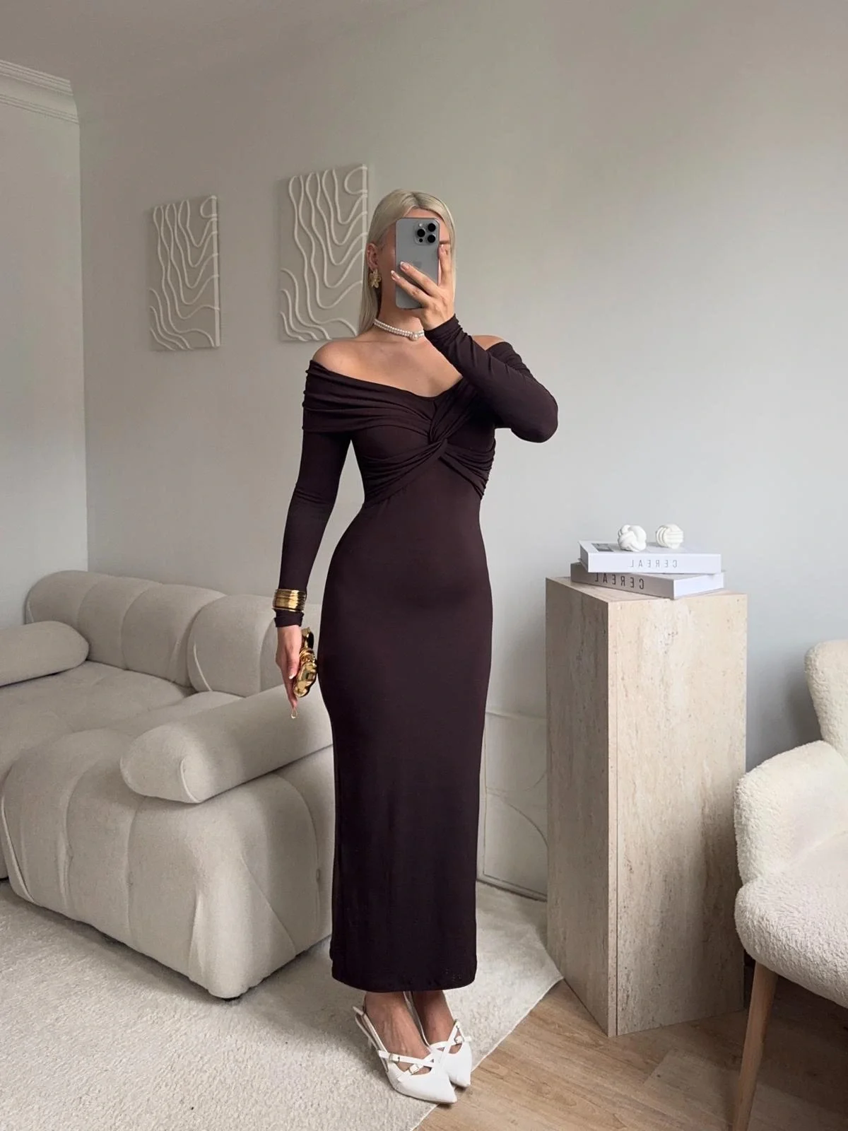 Büzgülü Madonna Yaka Elbise - KAHVE