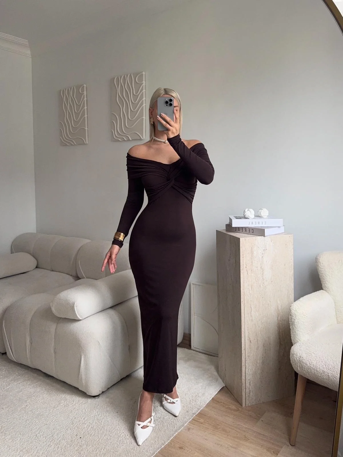 Büzgülü Madonna Yaka Elbise - KAHVE