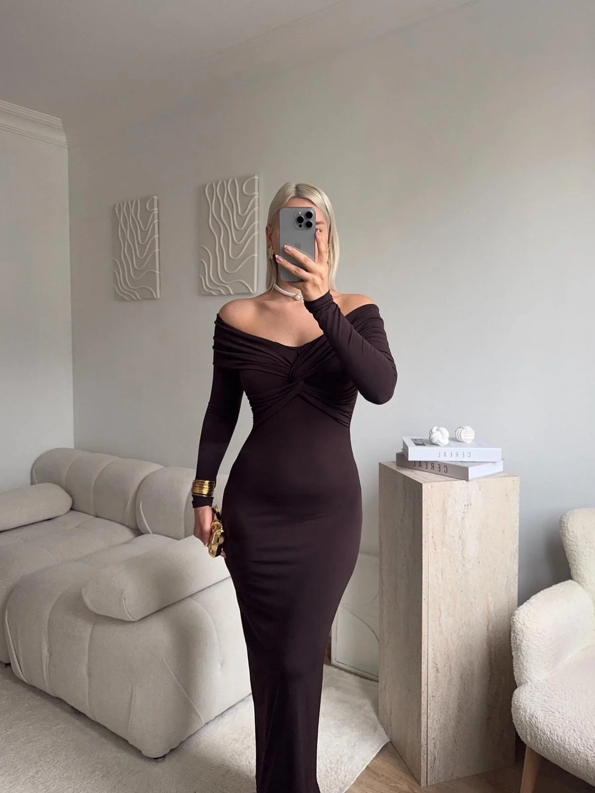 Büzgülü Madonna Yaka Elbise - KAHVE