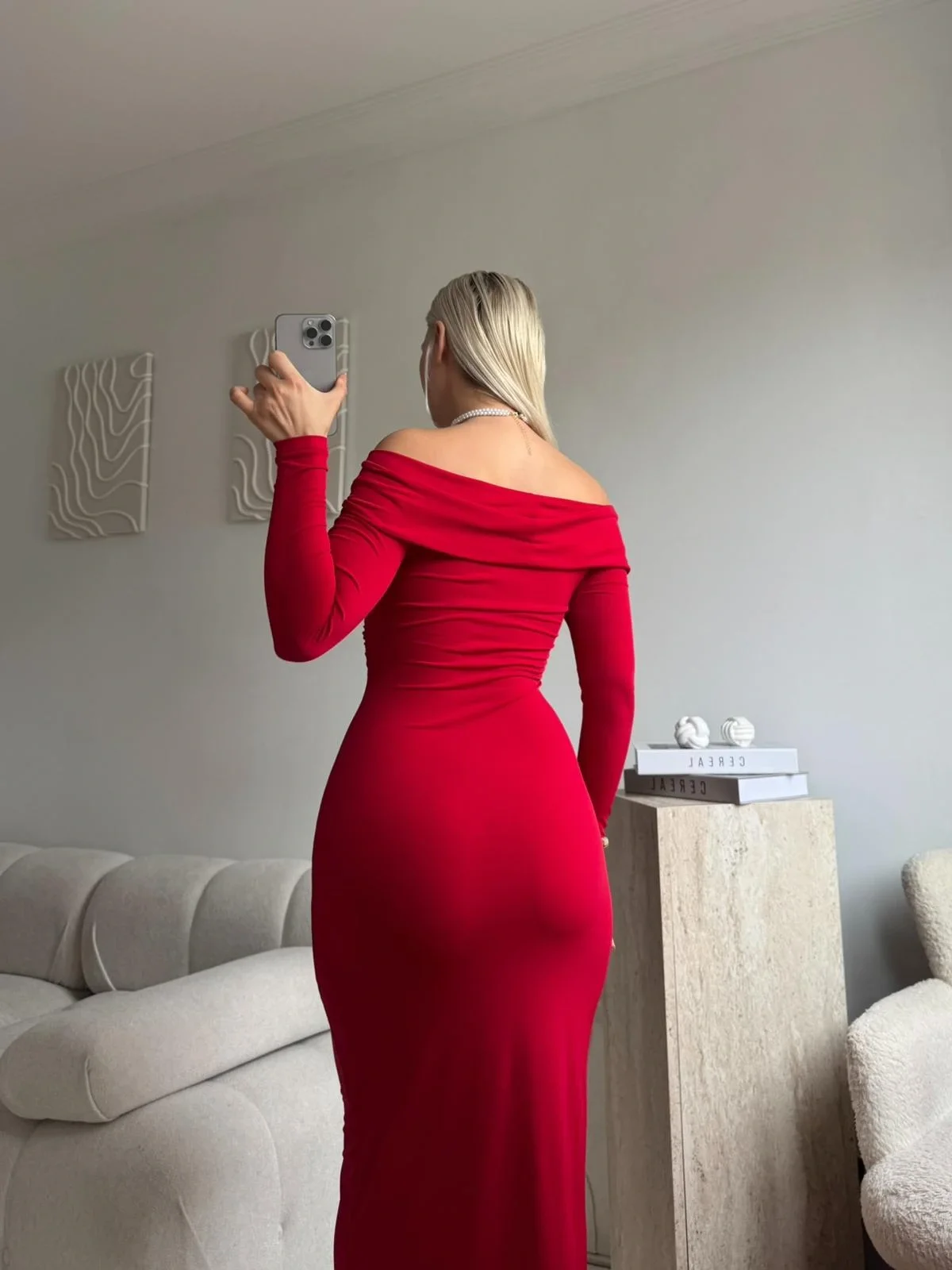 Büzgülü Madonna Yaka Elbise - KIRMIZI