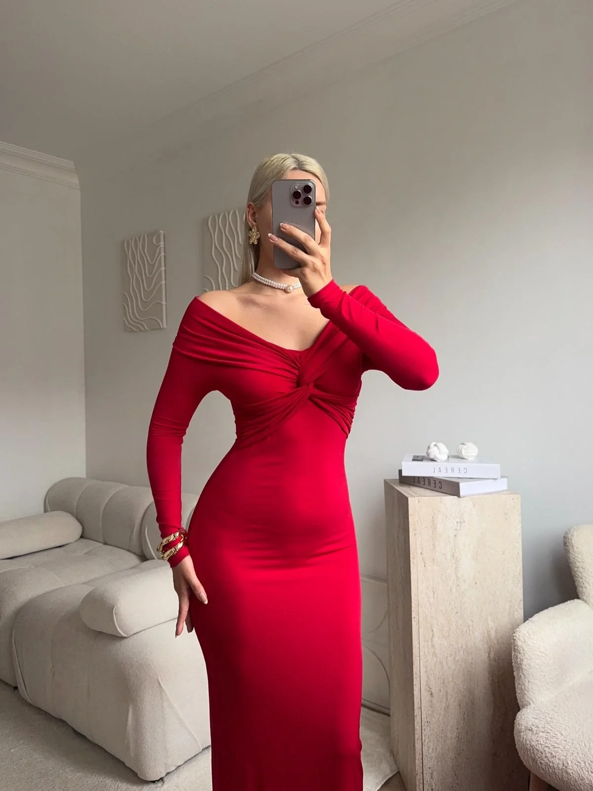 Büzgülü Madonna Yaka Elbise - KIRMIZI