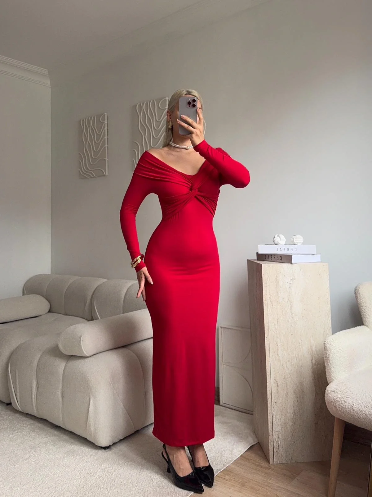 Büzgülü Madonna Yaka Elbise - KIRMIZI