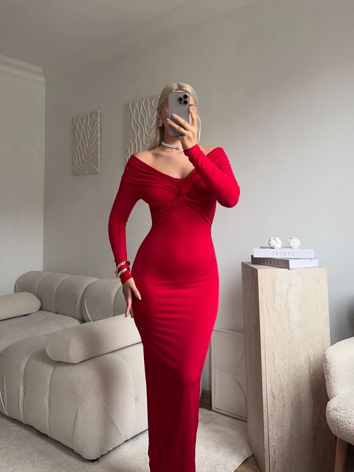 Büzgülü Madonna Yaka Elbise - KIRMIZI