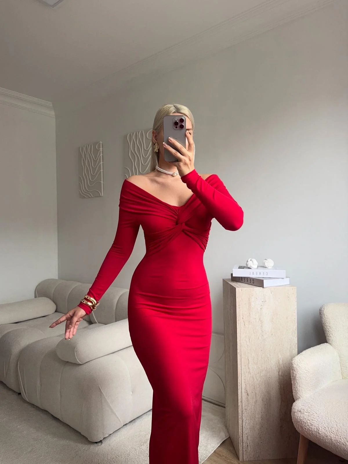 Büzgülü Madonna Yaka Elbise - KIRMIZI