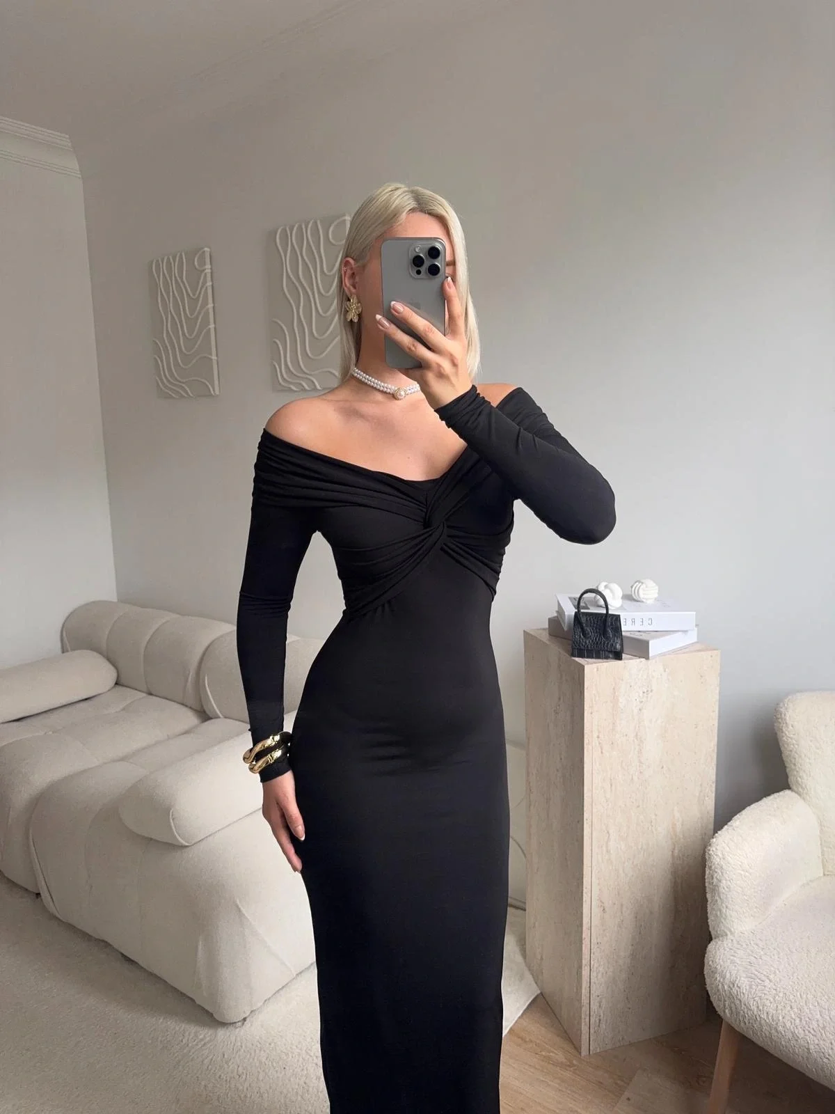 Büzgülü Madonna Yaka Elbise - SİYAH