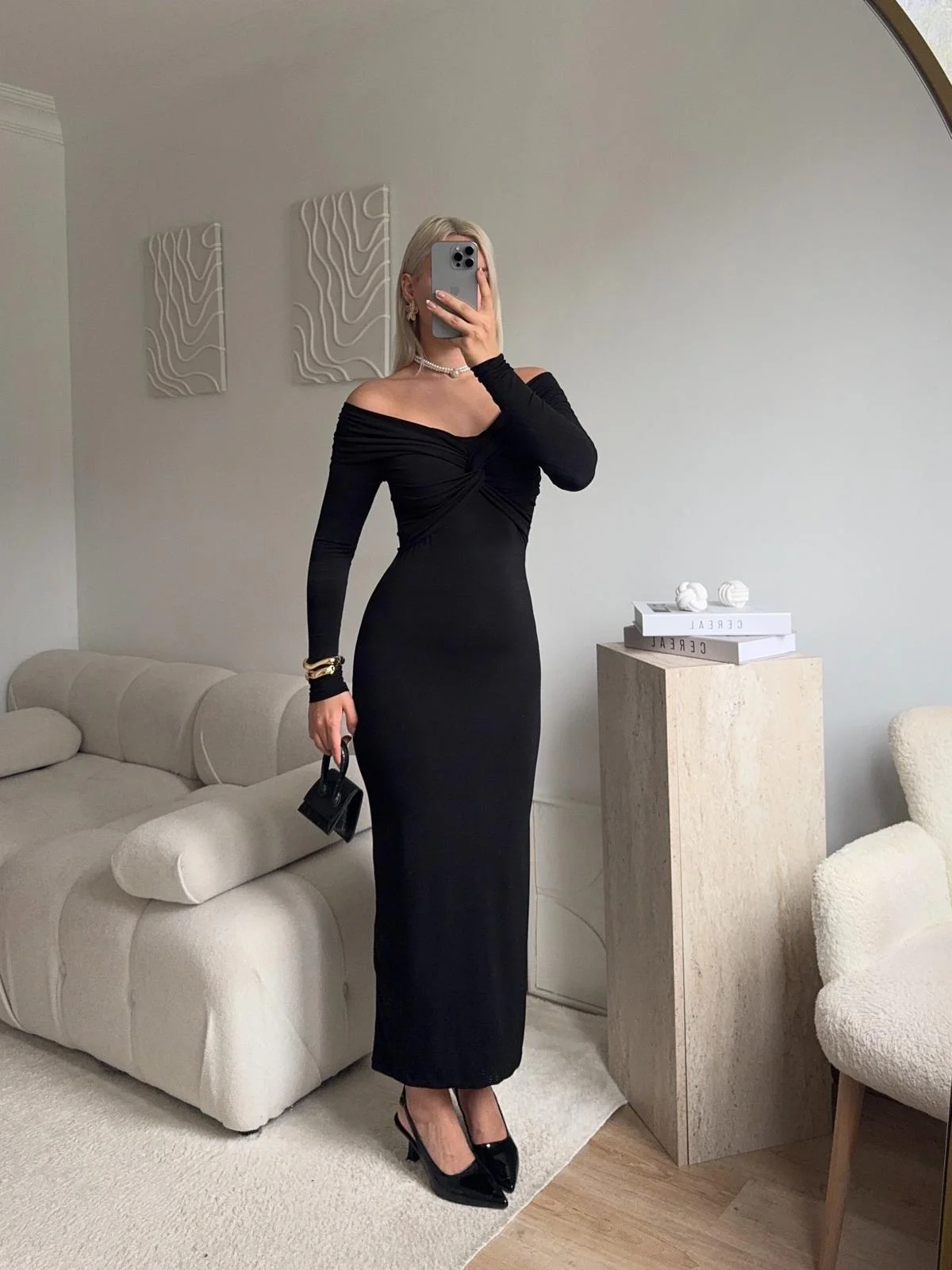 Büzgülü Madonna Yaka Elbise - SİYAH