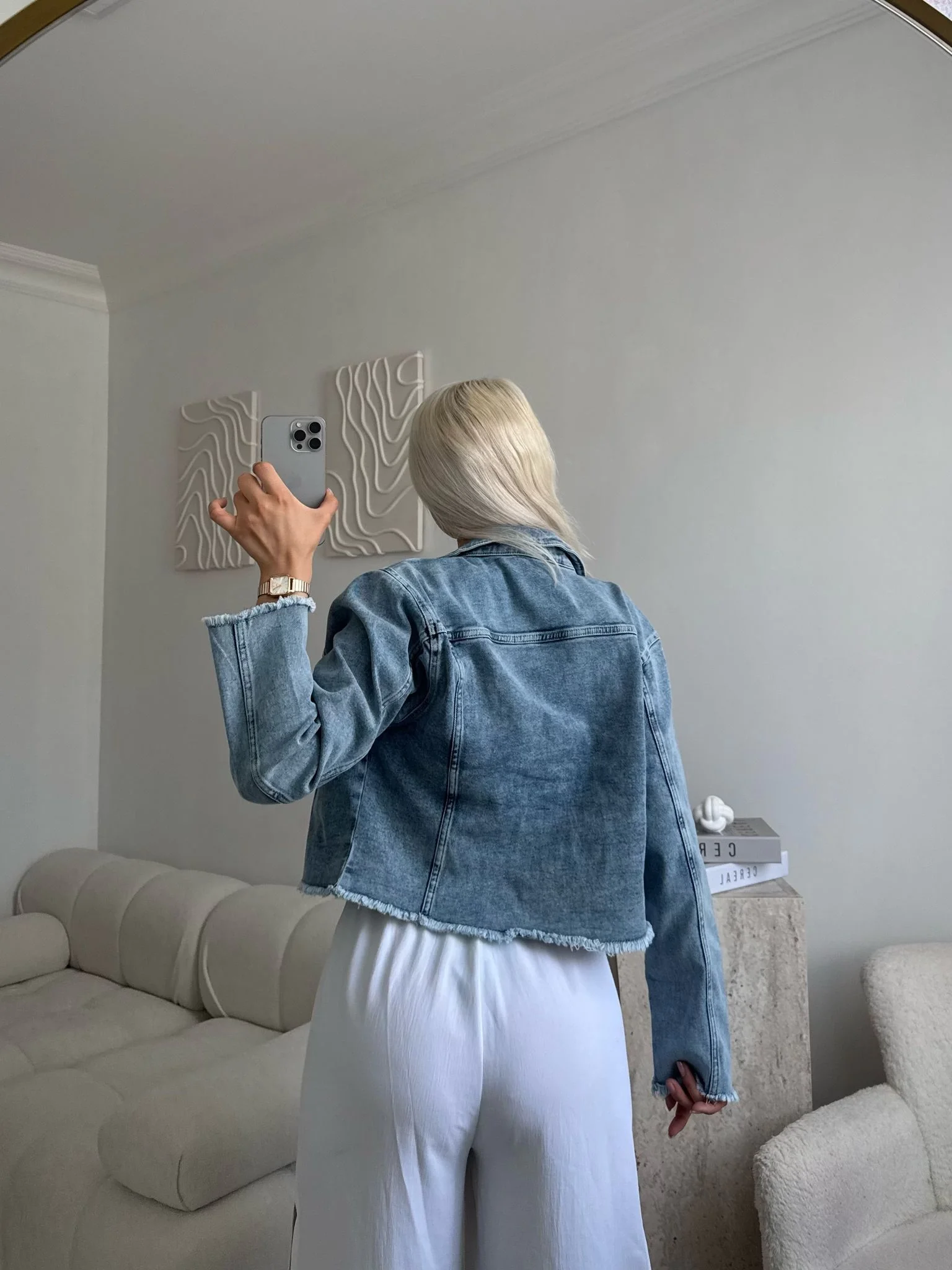 Denim Breeze-Beli Kesik Açık Mavi Jean Ceket