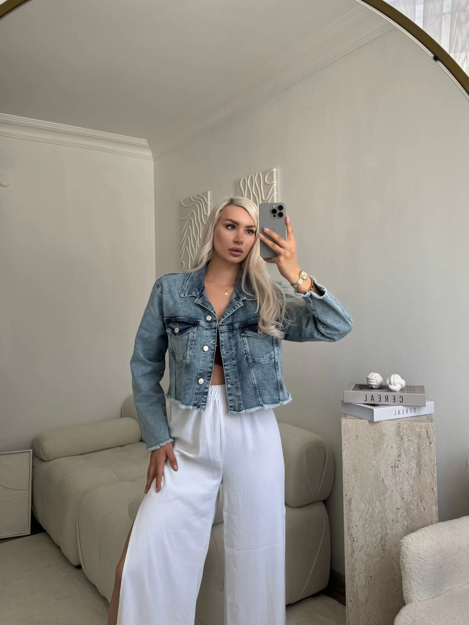 Denim Breeze-Beli Kesik Açık Mavi Jean Ceket