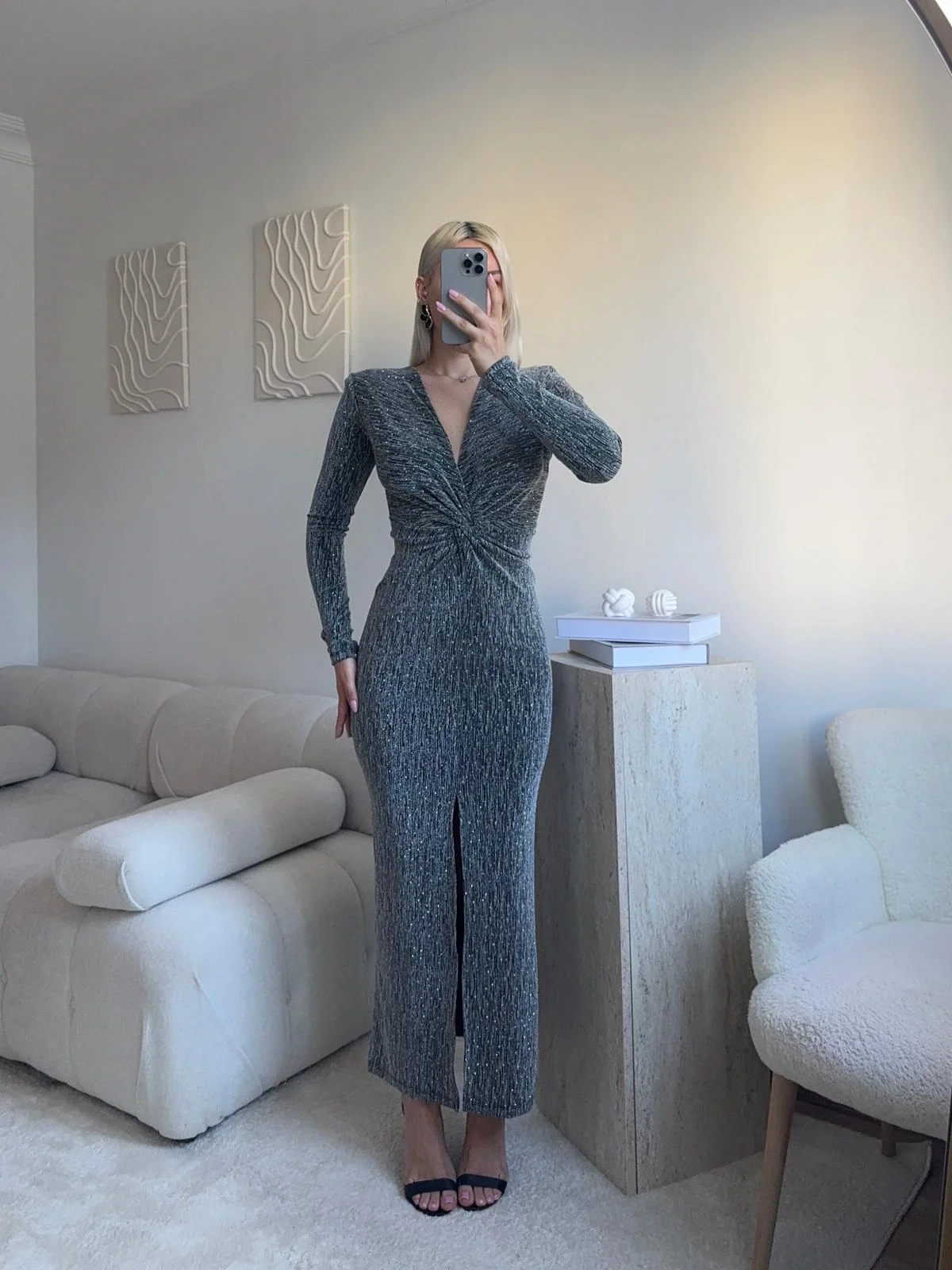 Derin Yırtmaçlı Taşlı Kruvaze Elbise - GRİ