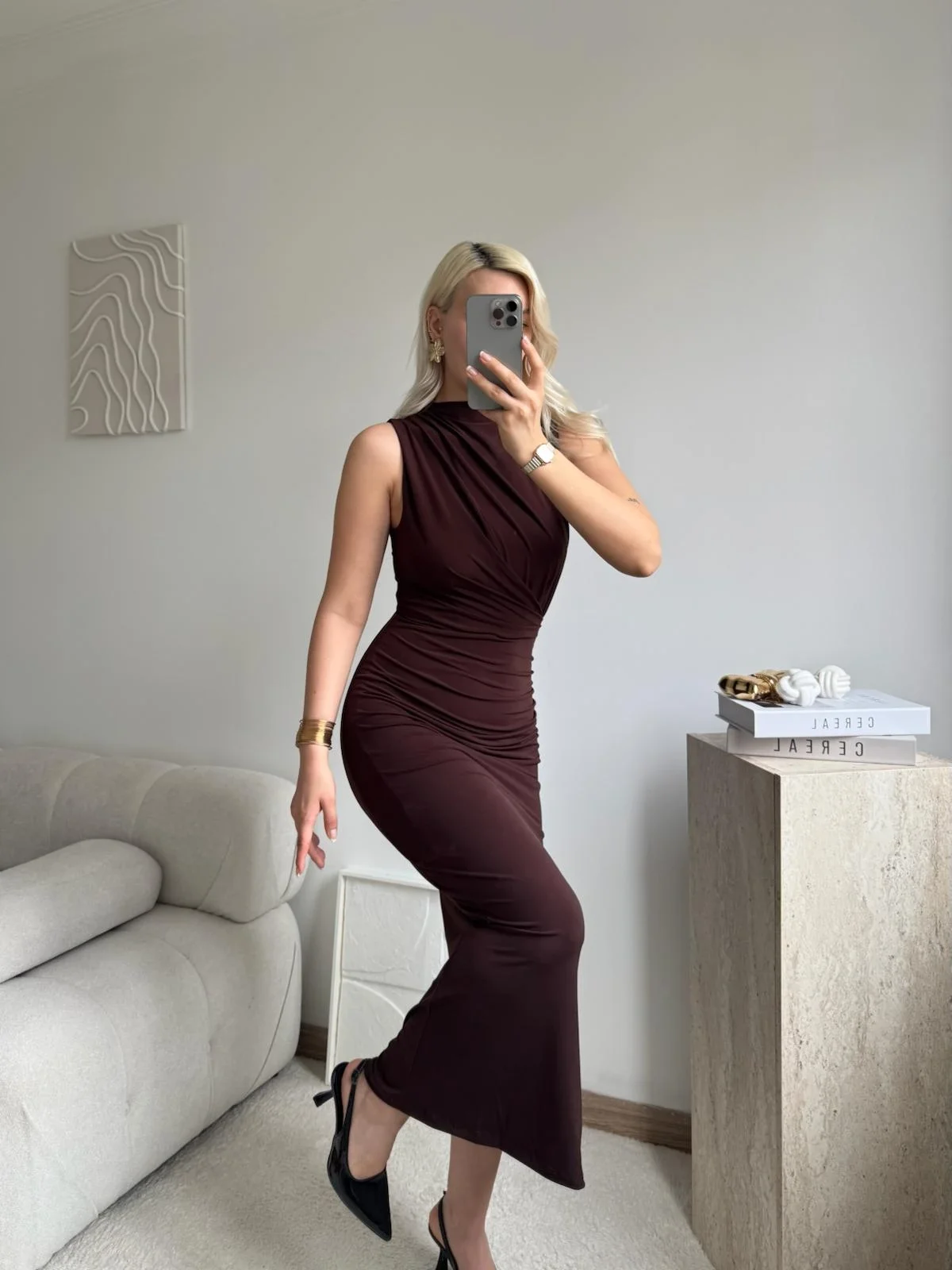 Dik Yaka Drapeli Elbise - KAHVE