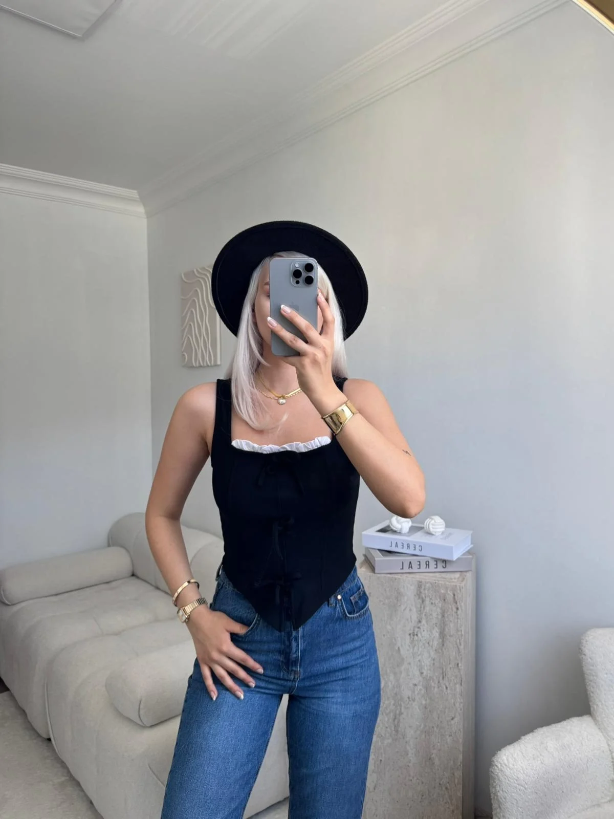 Fiyonklu Garnili Bluz - SİYAH