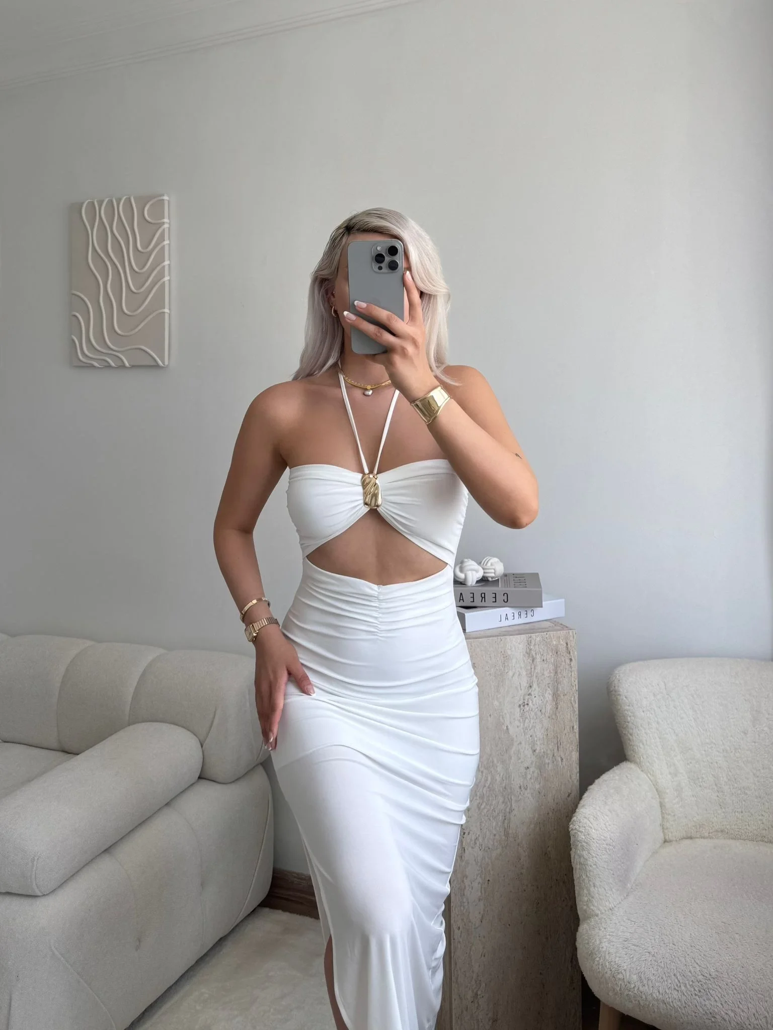 Göğüs Aksesuar Yırtmaçlı Elbise - BEYAZ