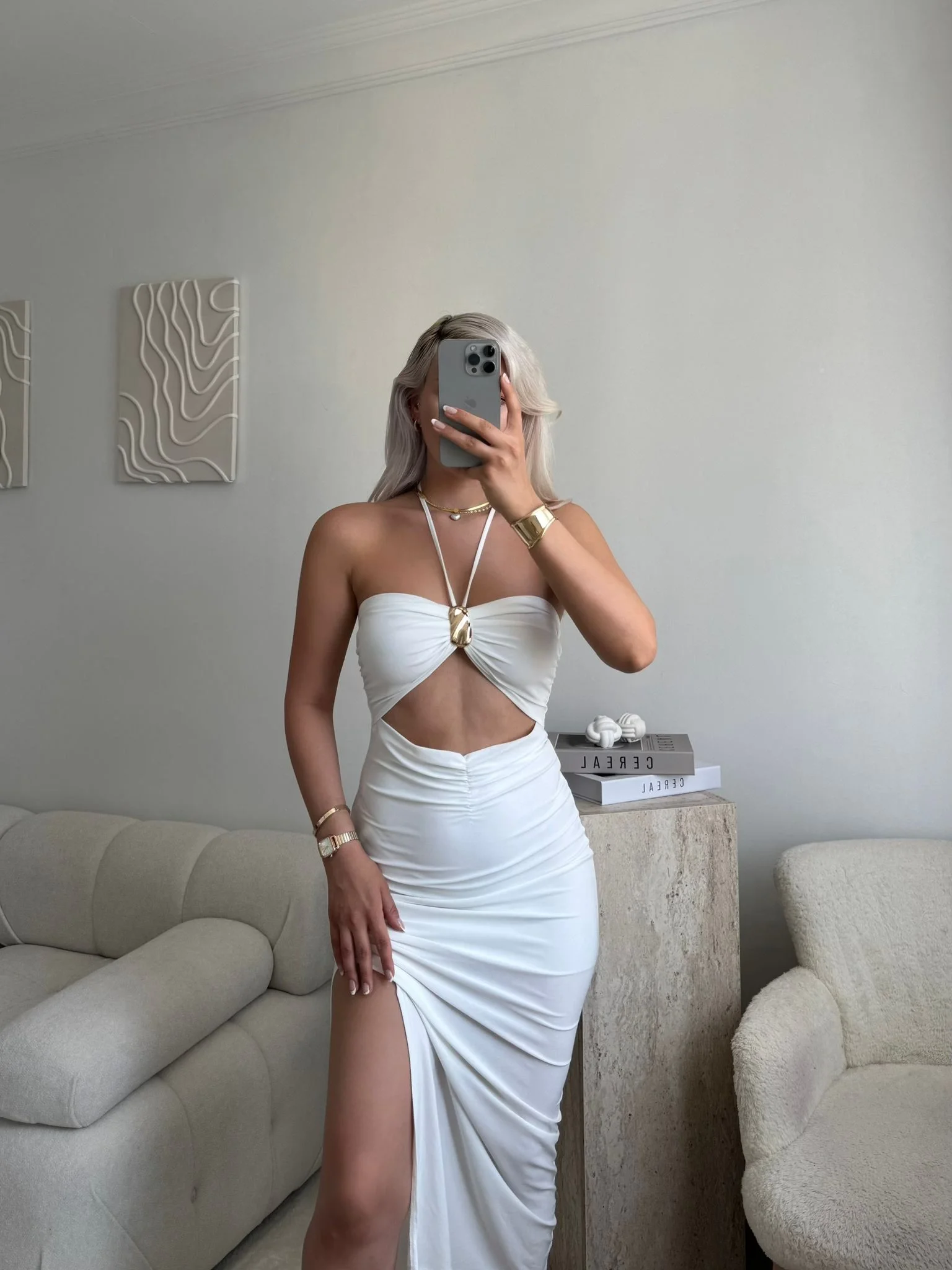 Göğüs Aksesuar Yırtmaçlı Elbise - BEYAZ